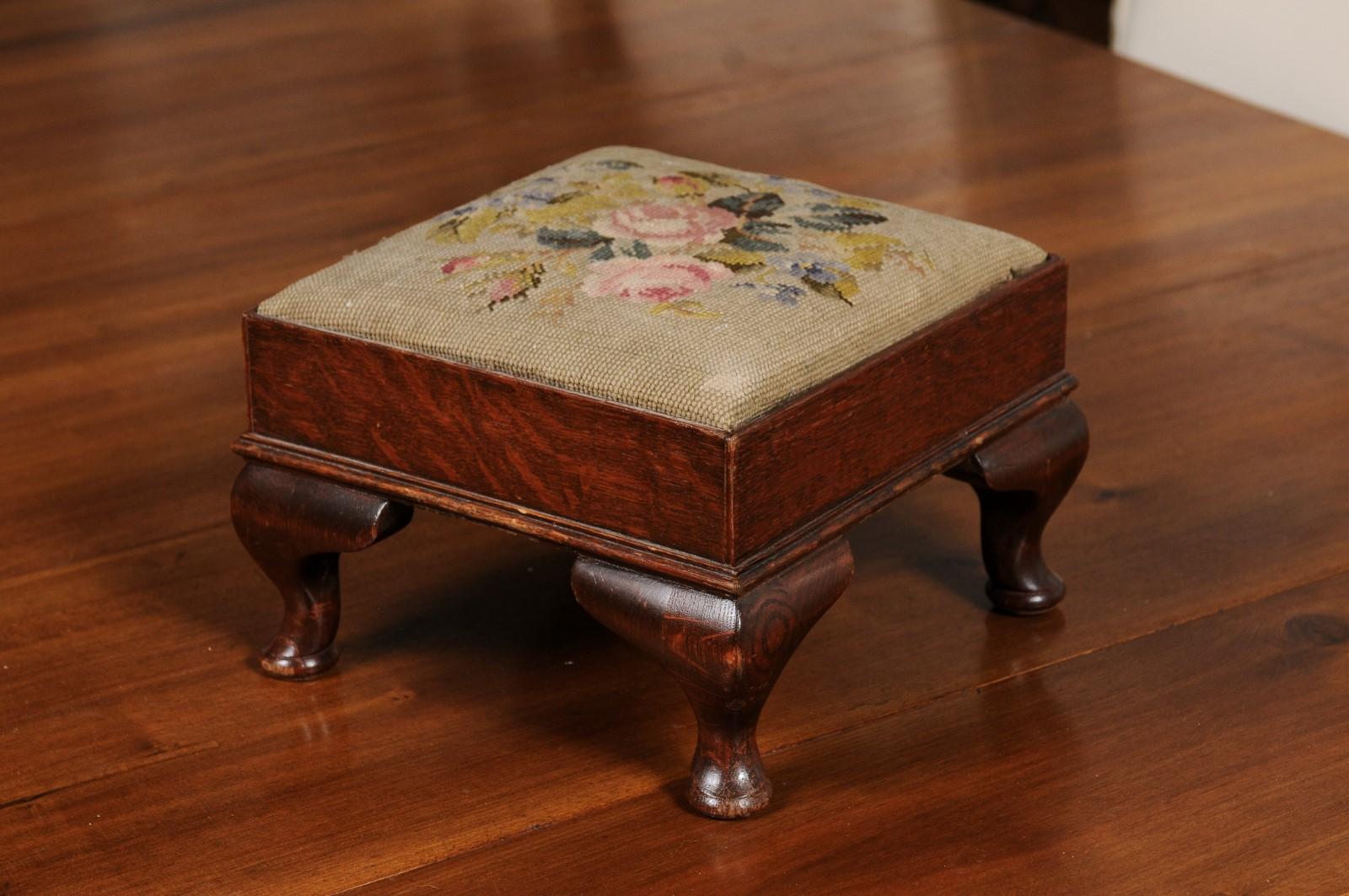 French Napoleon III 1870s Petite Footstool with Floral Needlepoint Upholstery 3