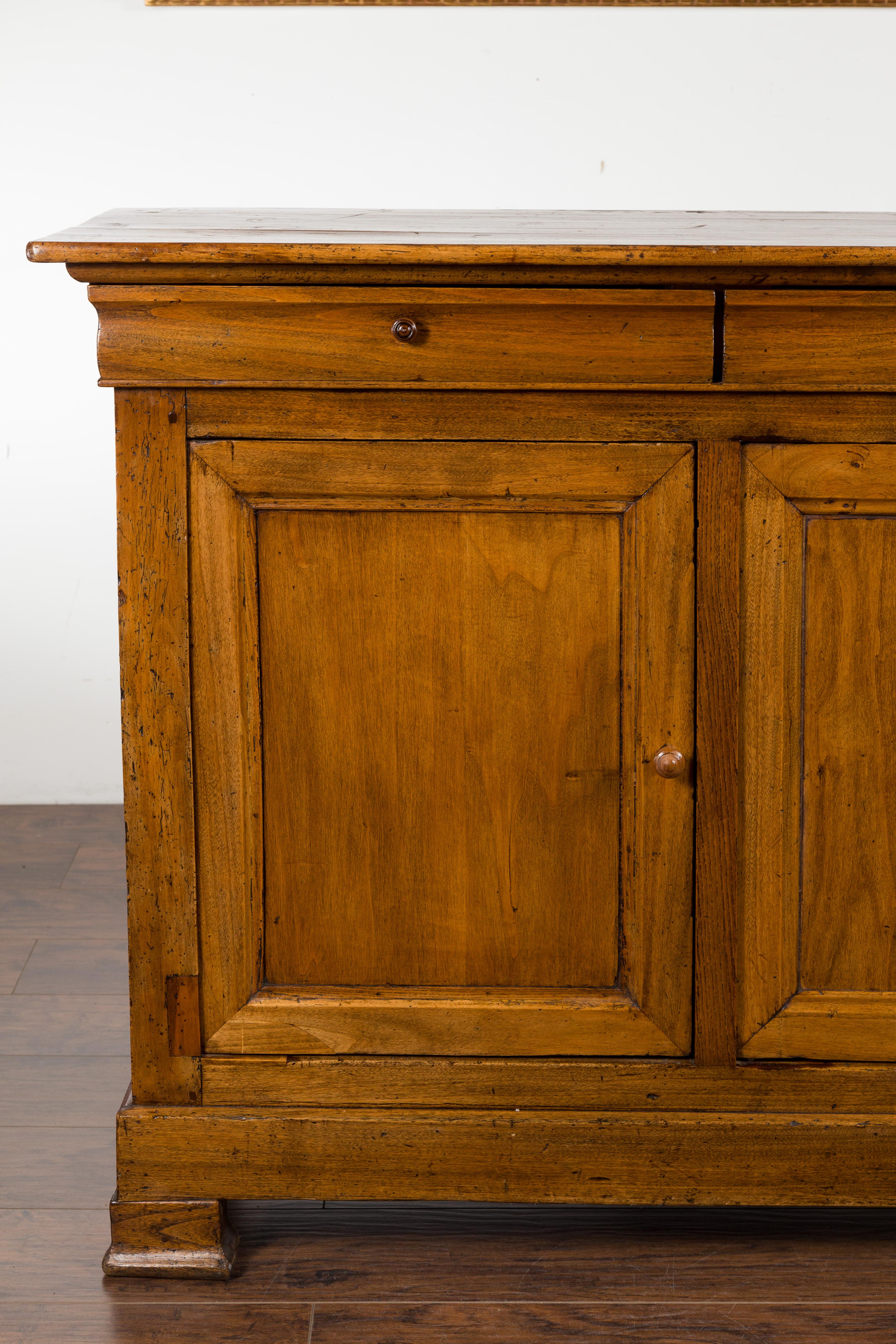 French Napoléon III 1880s Walnut Enfilade with Three Drawers over Three Doors 3