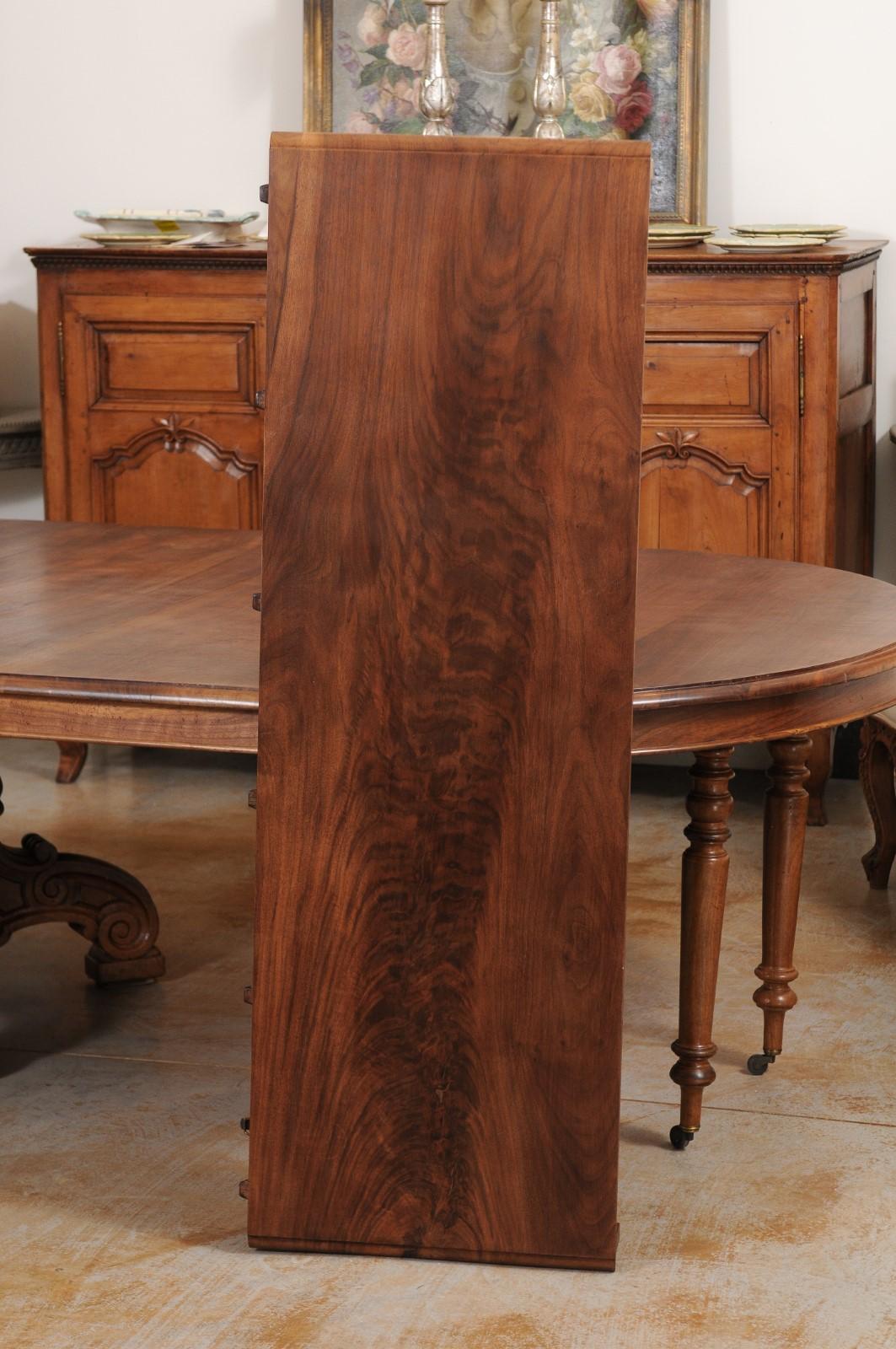 French Napoleon III 1880s Walnut Extension Dining Table with Four Leaves For Sale 6