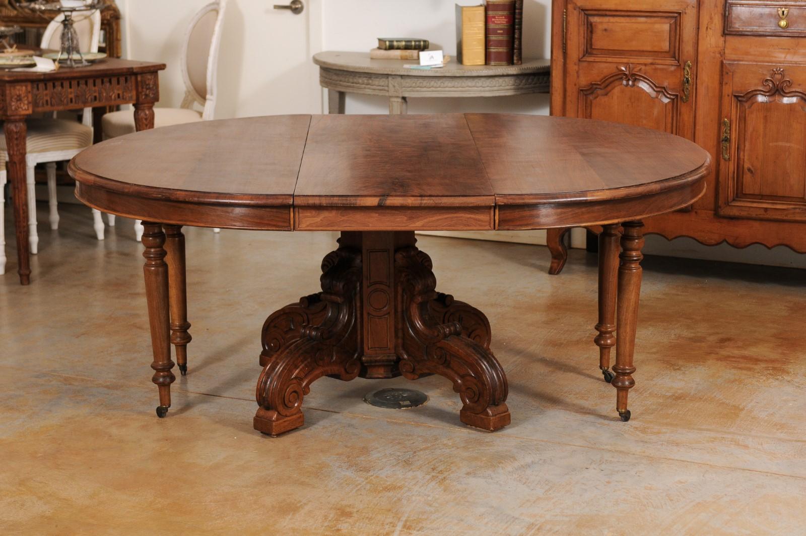 French Napoleon III 1880s Walnut Extension Dining Table with Four Leaves For Sale 9