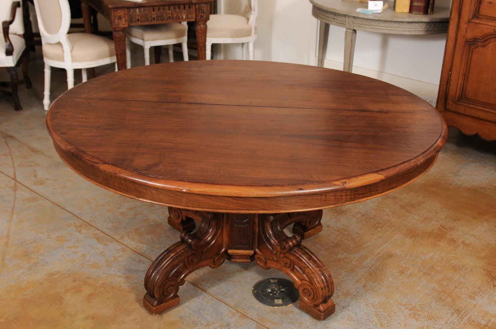 French Napoleon III 1880s Walnut Extension Dining Table with Four Leaves For Sale 13