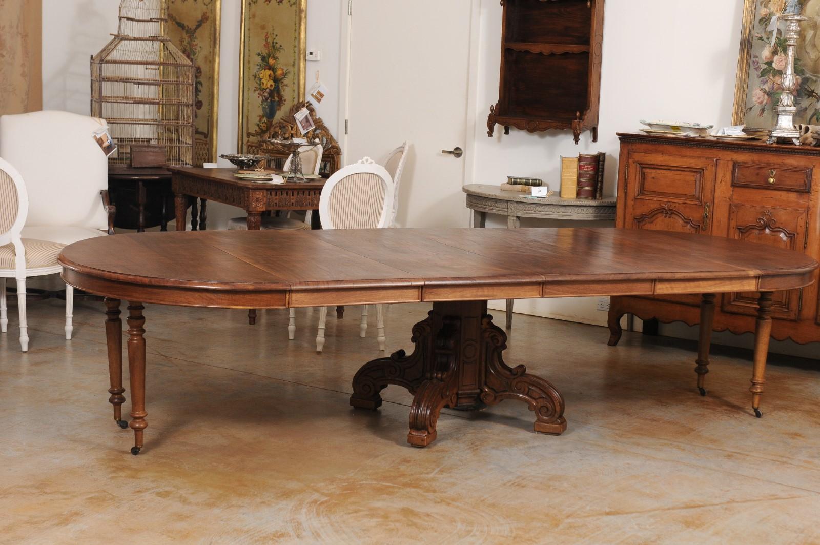 Table de salle à manger à rallonge française Napoléon III des années 1880 en noyer avec quatre feuilles 1