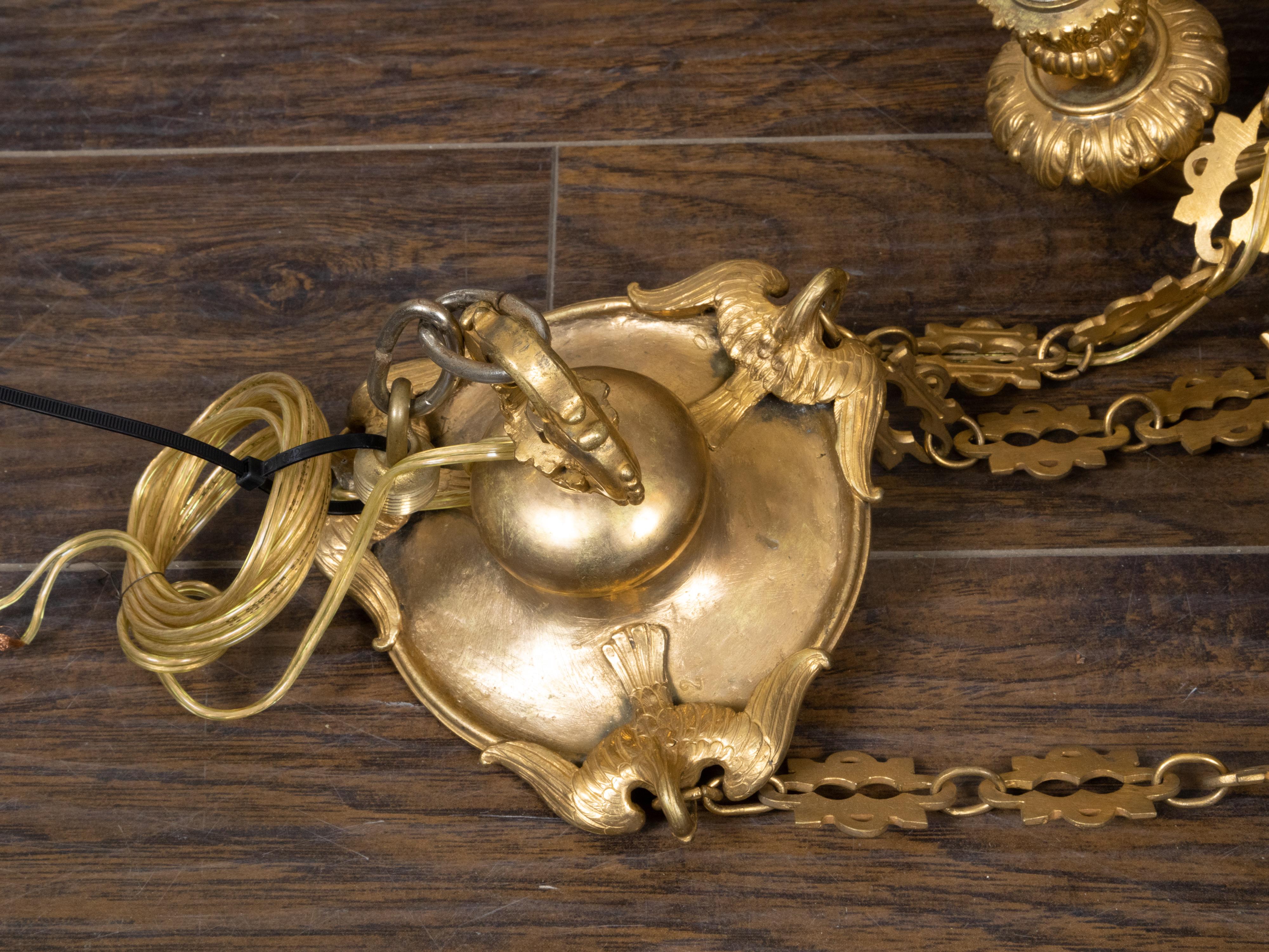 Lampadario francese Napoléon III del XIX secolo in bronzo dorato a 12 luci con mascaroni in vendita 4