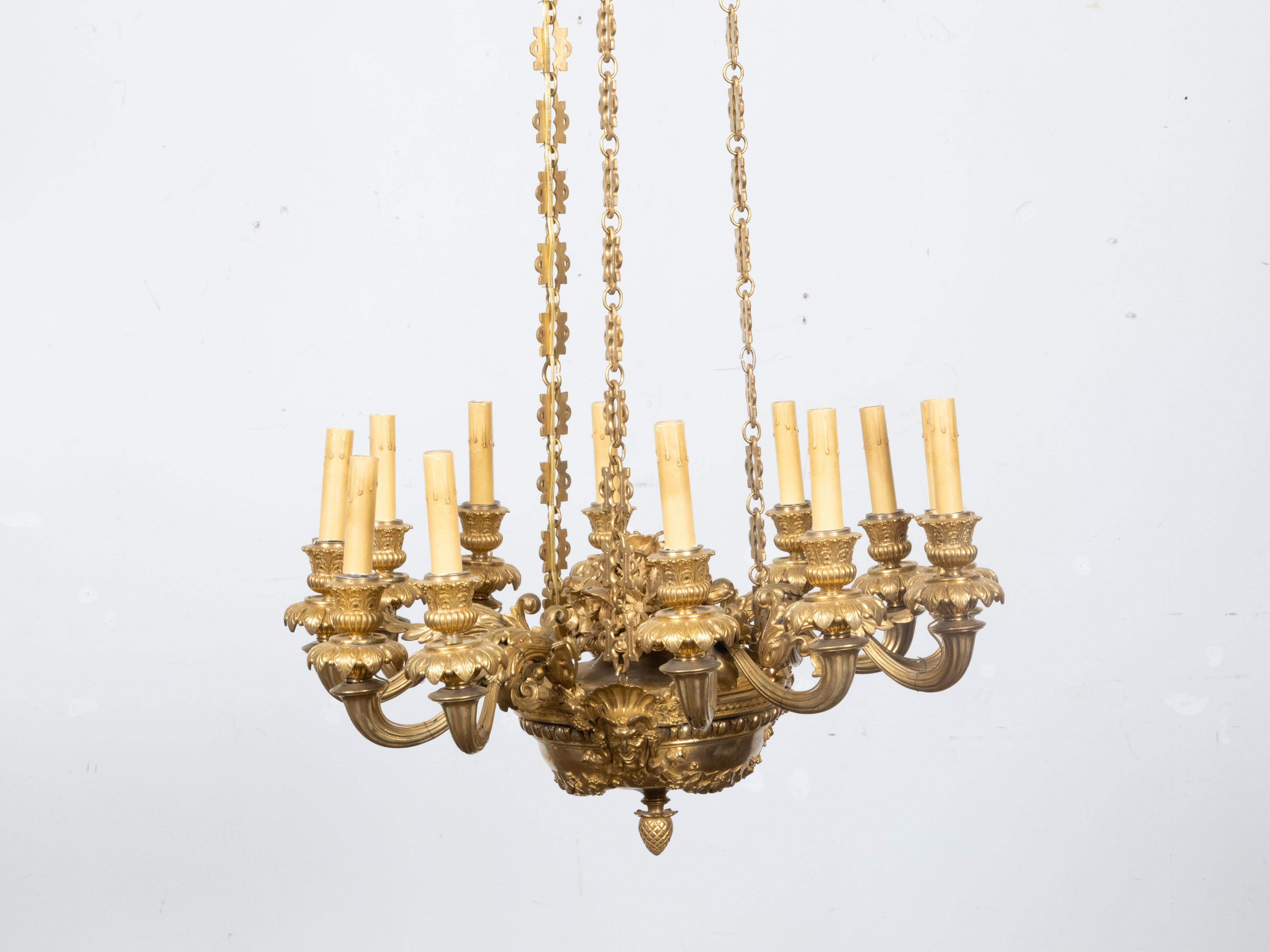 French Napoléon III 19th Century Gilt Bronze 12 Light Chandelier with Mascarons For Sale 1