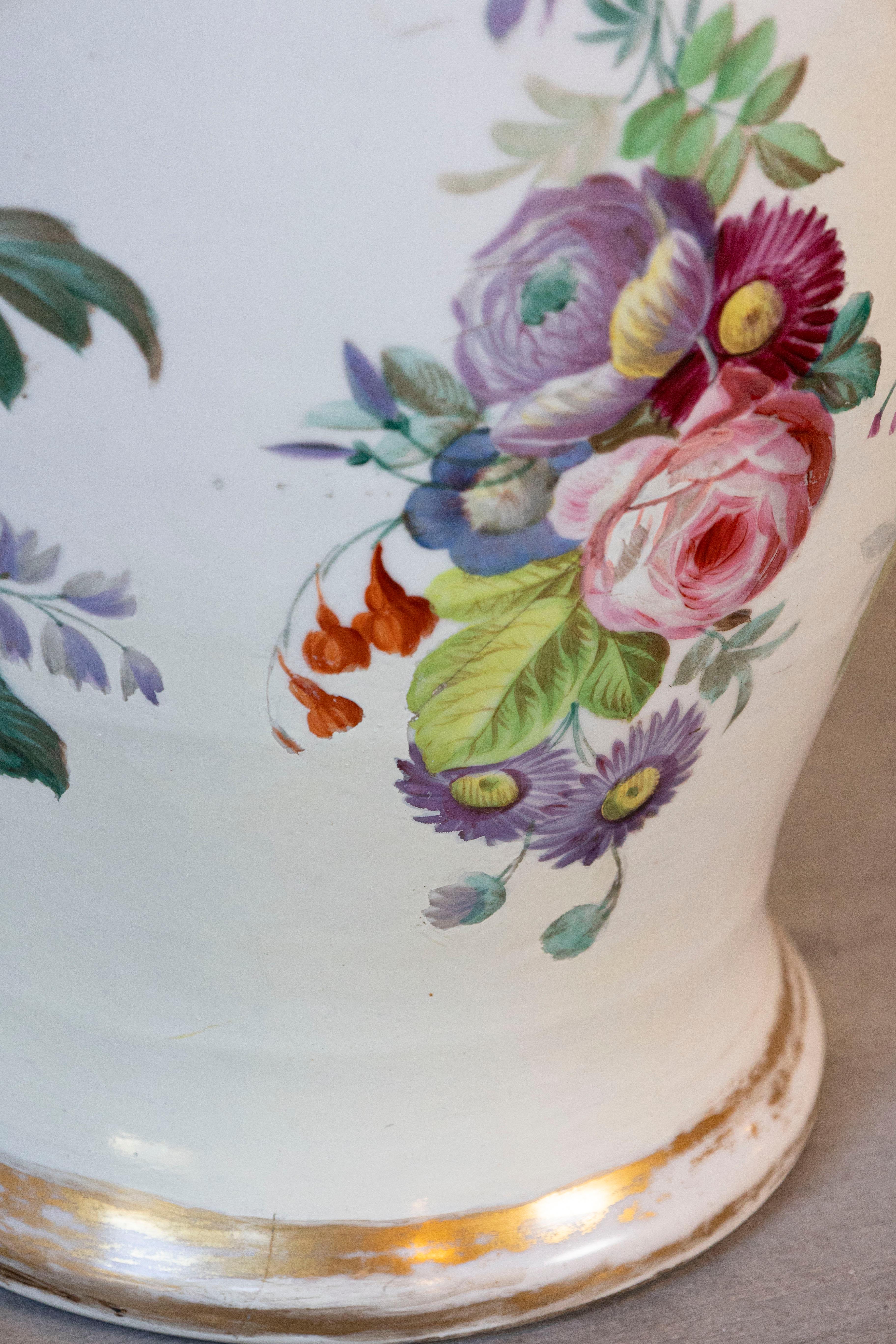 French Napoleon III 19th Century Hand-Painted Porcelain Vase with Floral Décor For Sale 1