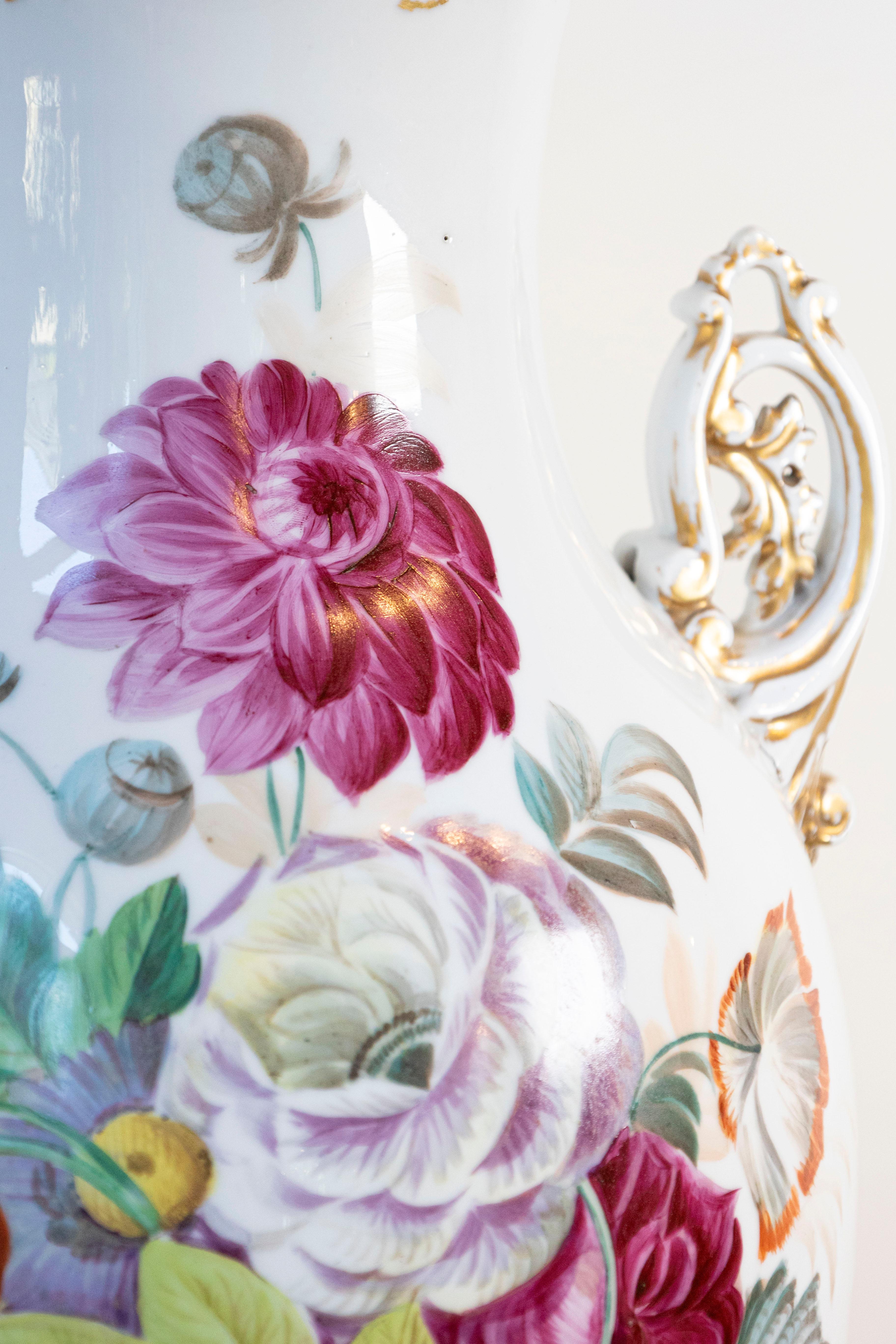 French Napoleon III 19th Century Hand-Painted Porcelain Vase with Floral Décor For Sale 4