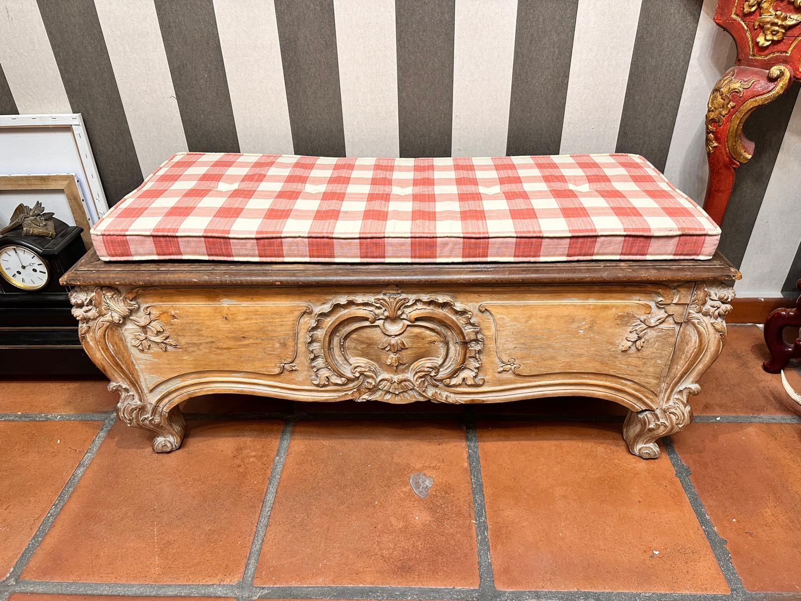 Français Napoléon III rose Banc Provençal  en bois lavé en vente 9