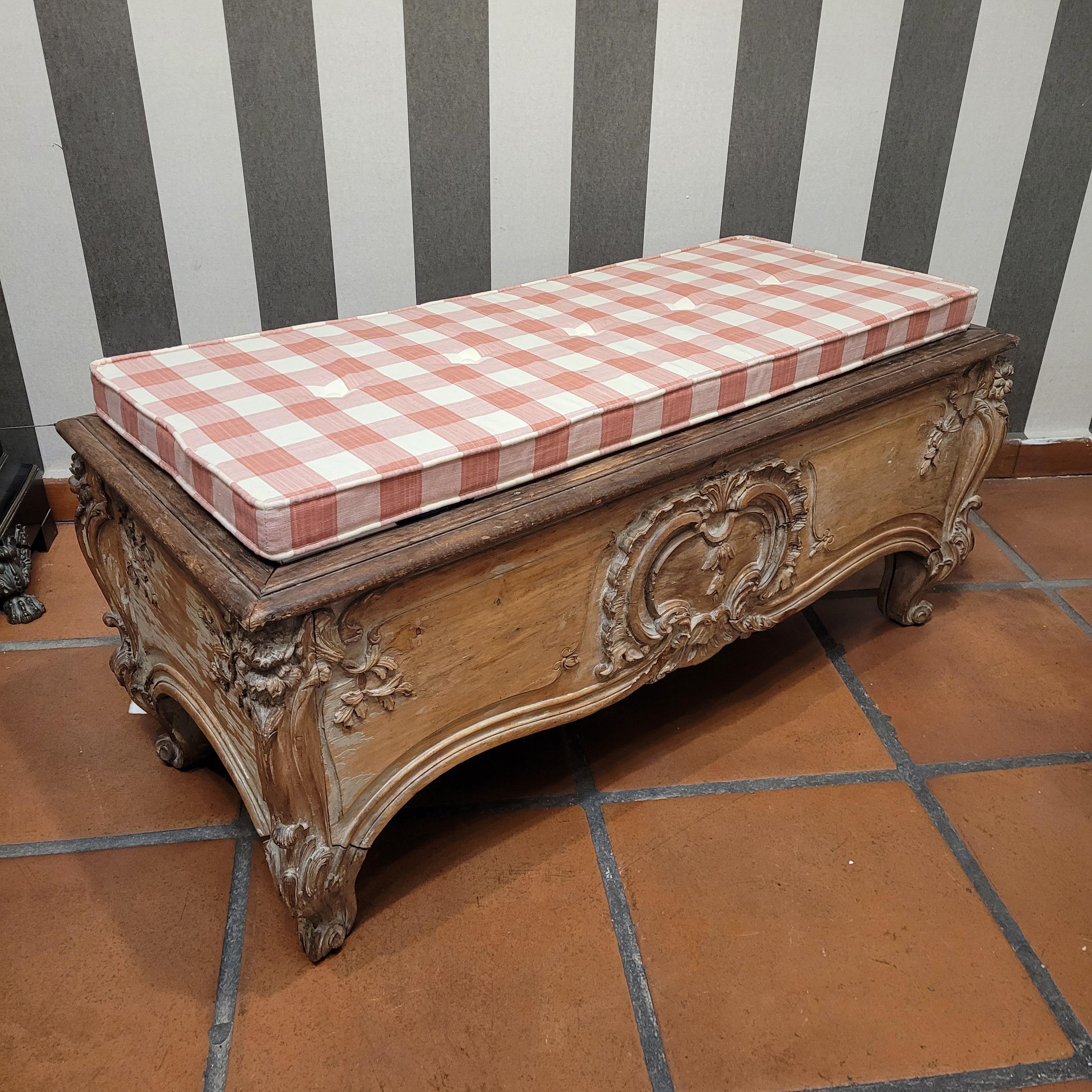 Français Napoléon III rose Banc Provençal  en bois lavé en vente 11