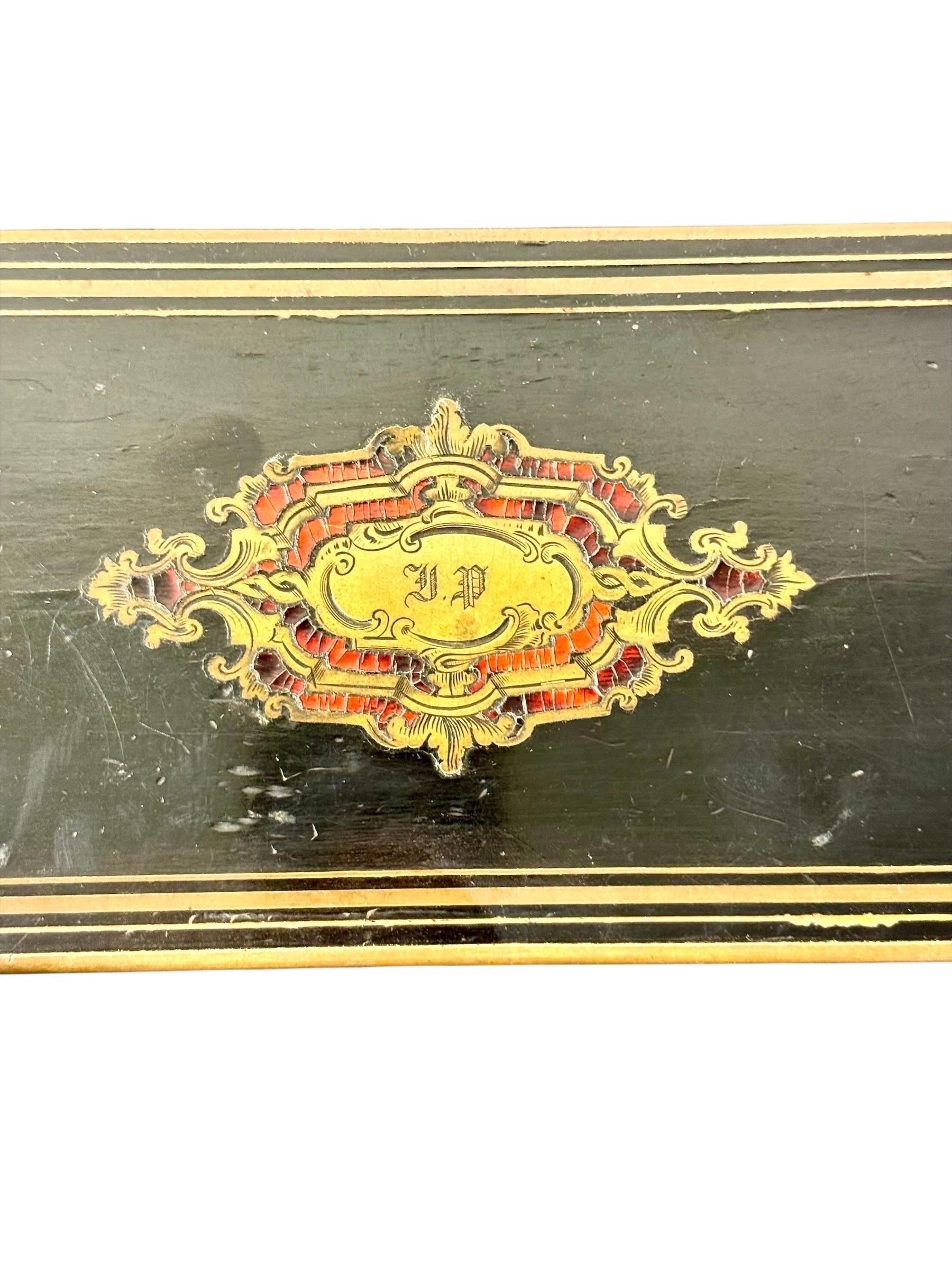 Scatola francese in lacca nera Napoléon III con cartiglio in stile Boulle in vendita 3