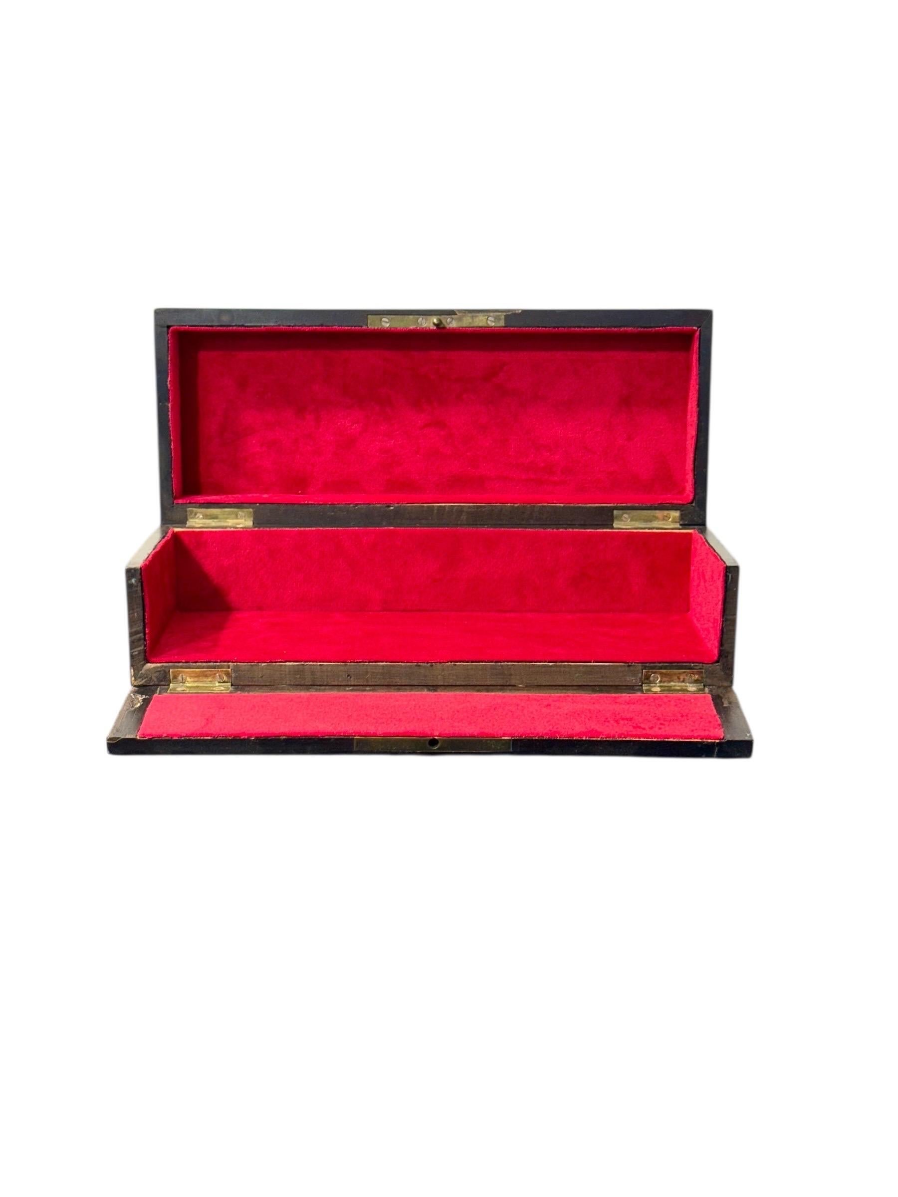 Scatola francese in lacca nera Napoléon III con cartiglio in stile Boulle in vendita 4