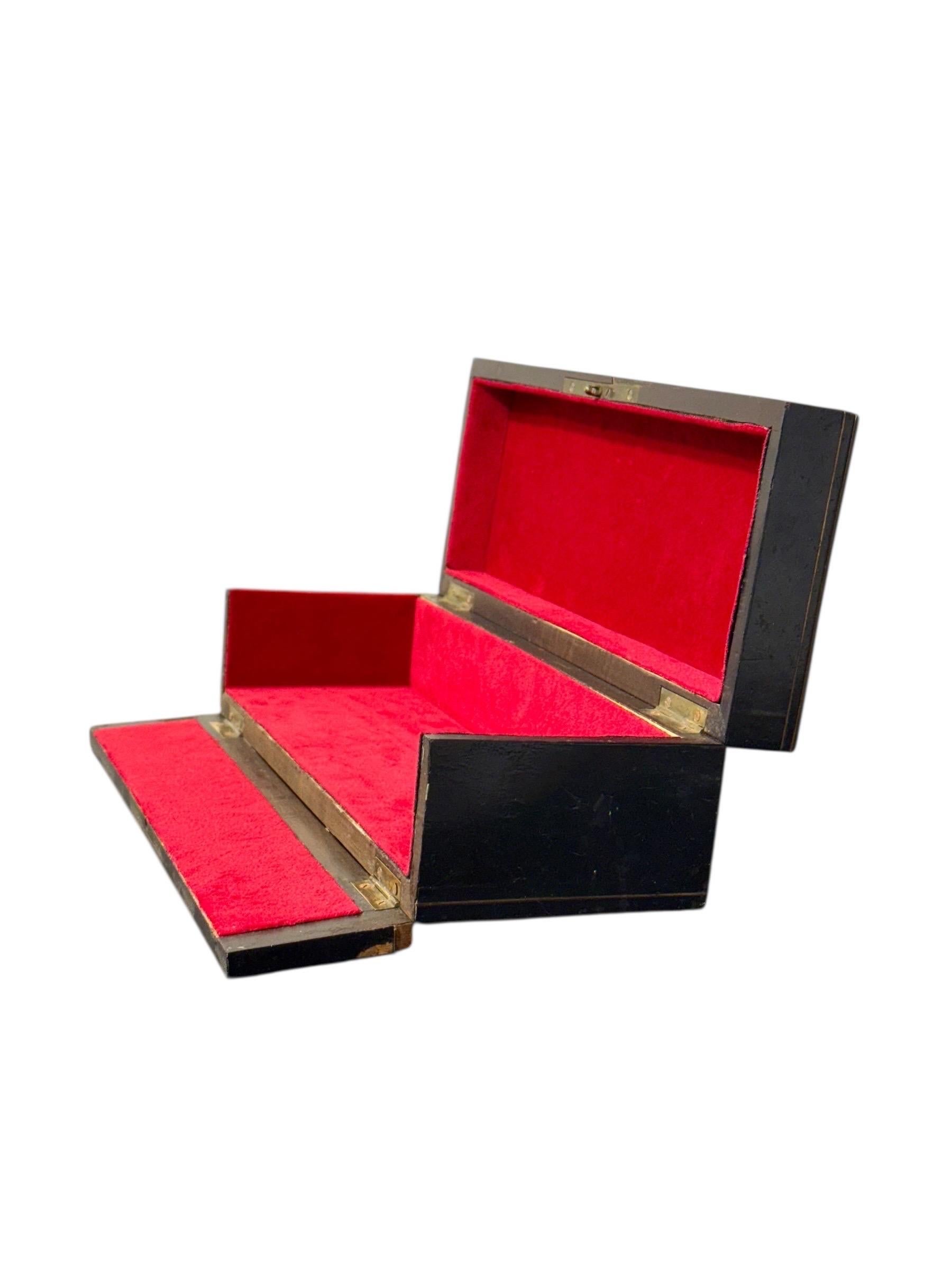 Scatola francese in lacca nera Napoléon III con cartiglio in stile Boulle In condizioni buone in vendita a LA CIOTAT, FR