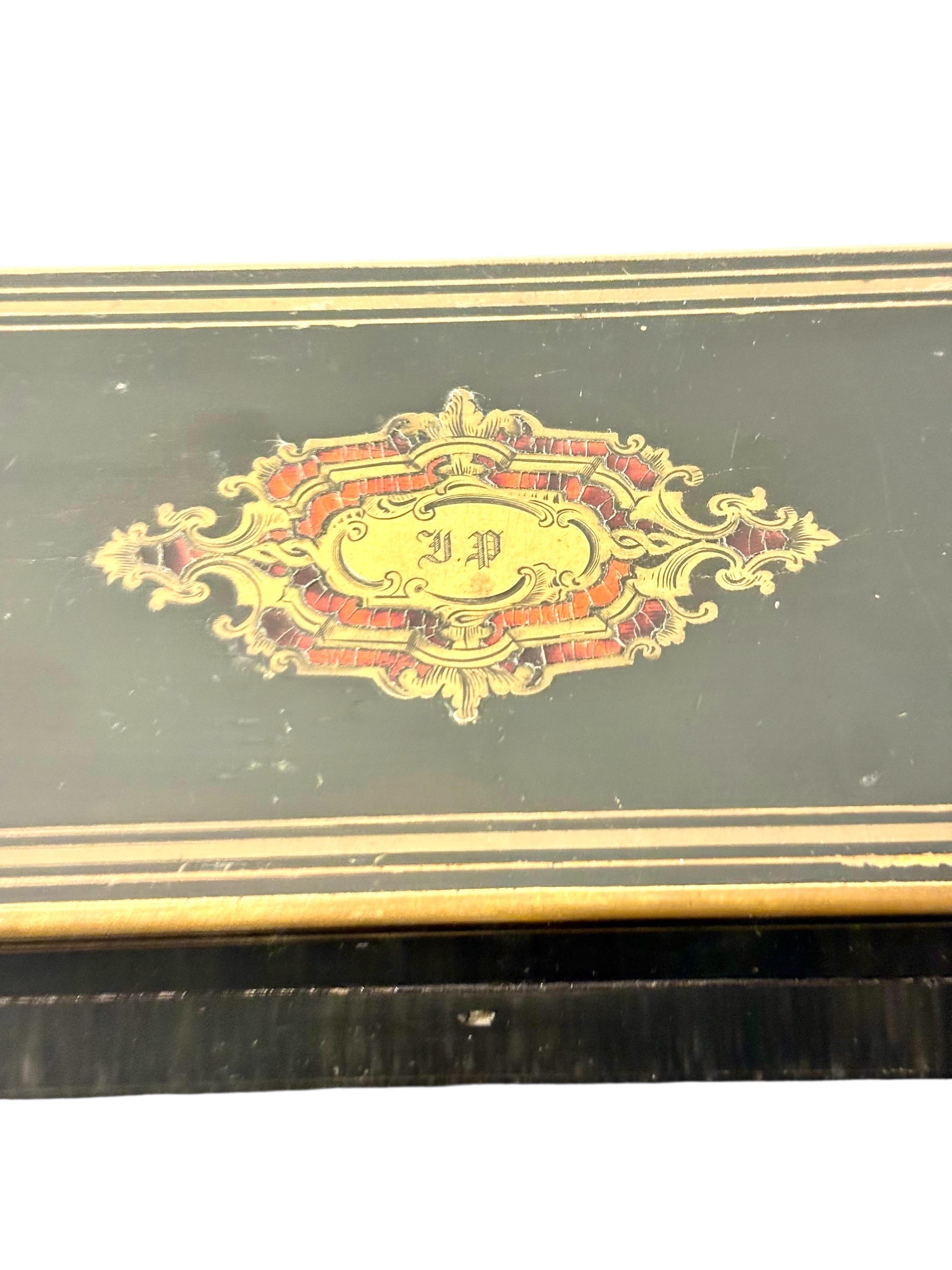 XIX secolo Scatola francese in lacca nera Napoléon III con cartiglio in stile Boulle in vendita