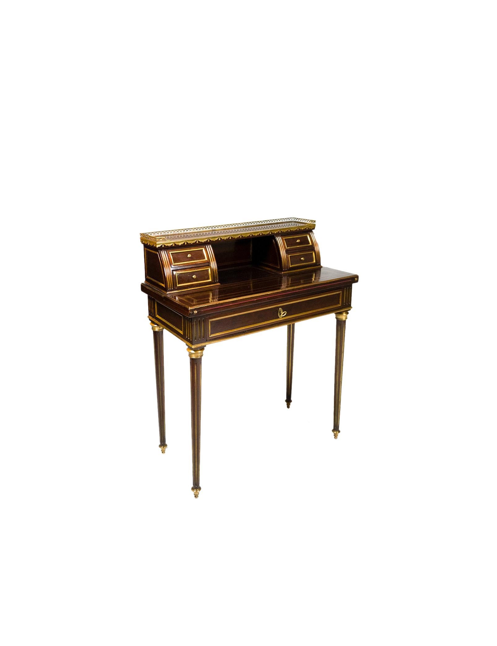 Ungewöhnlicher Napoleon-III-Schreibtisch Bonheur Du Jour aus dem 19. Jahrhundert aus Holz mit gelben Metallfeilen, einer matten Platte, einer Platte mit goldenen Metallschienen, vier kleinen Schubladen und einer breiten unteren Schublade mit einer