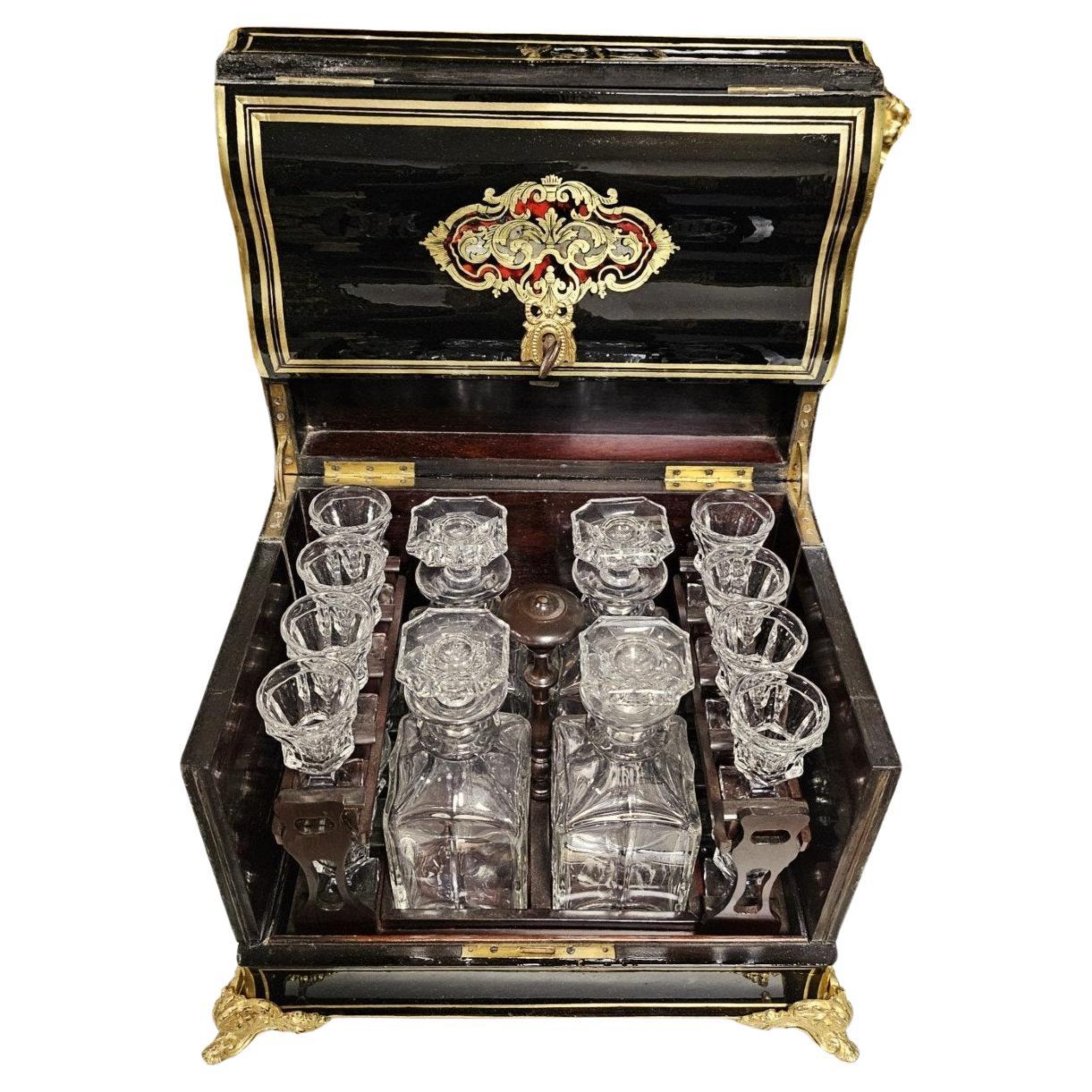 Beautiful liquor cabinet  cellaret dry bar in brass Boulle marquetry and mother-of-pearl inlays. Tripled brass threads with fine thread in the center, two cartridges rimmed with ornate ingot molds. Rich ornamentation of gilded bronzes with ingot