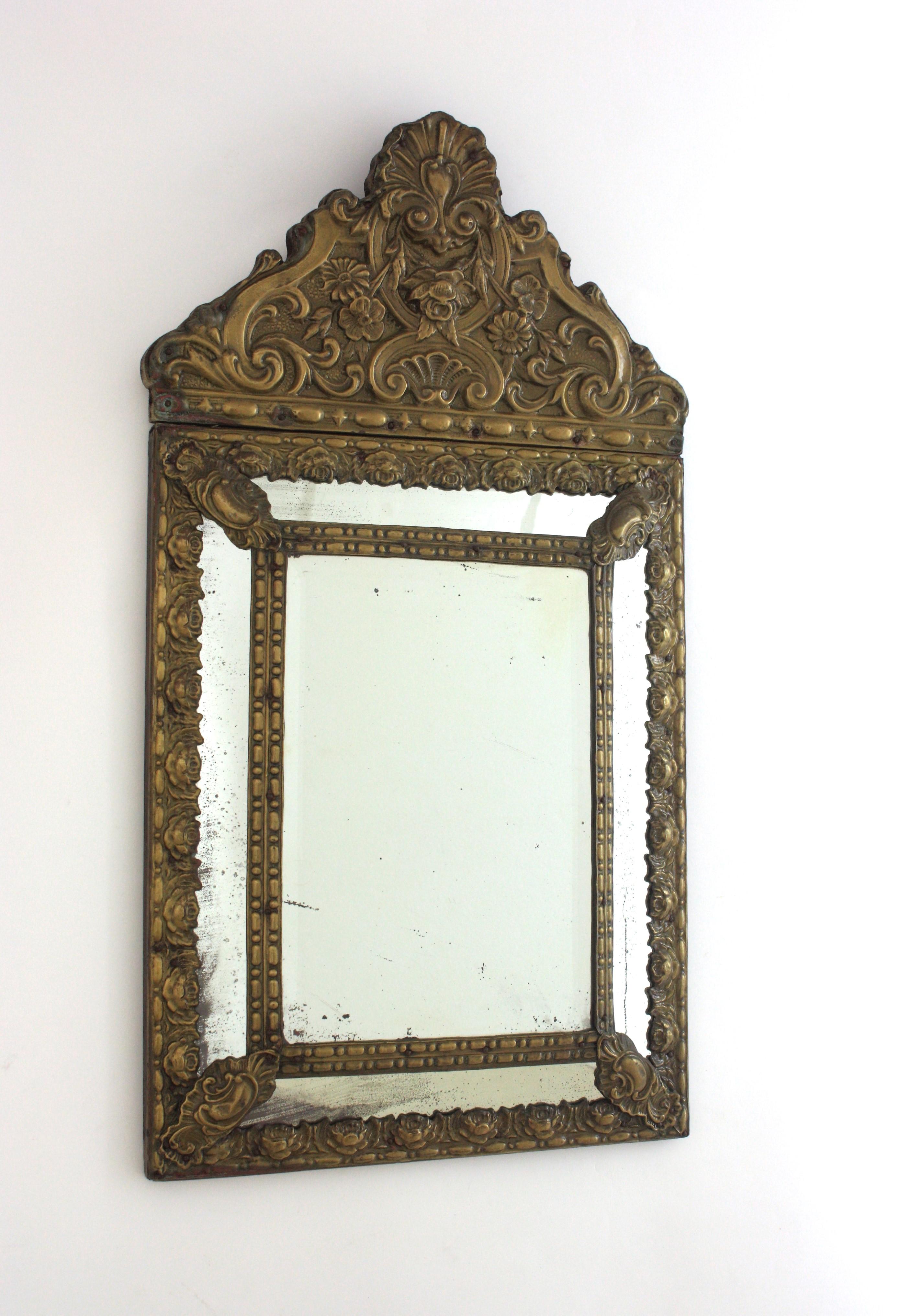 French Napoleon III Brass Repousse Mirror with Beveled Glass In Good Condition For Sale In Barcelona, ES