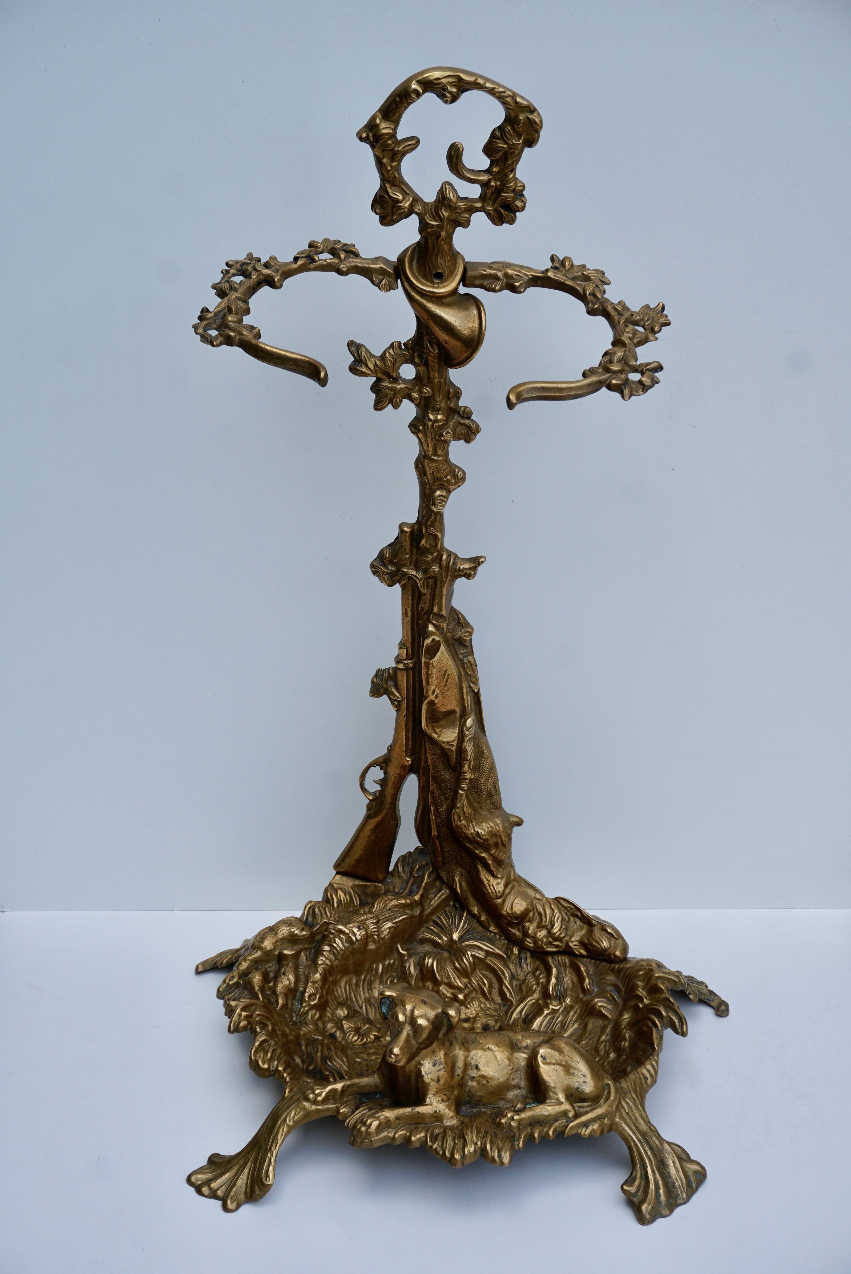  French Napoleon III Bronze Umbrella Stand with Hunt Motifs In Good Condition For Sale In Antwerp, BE