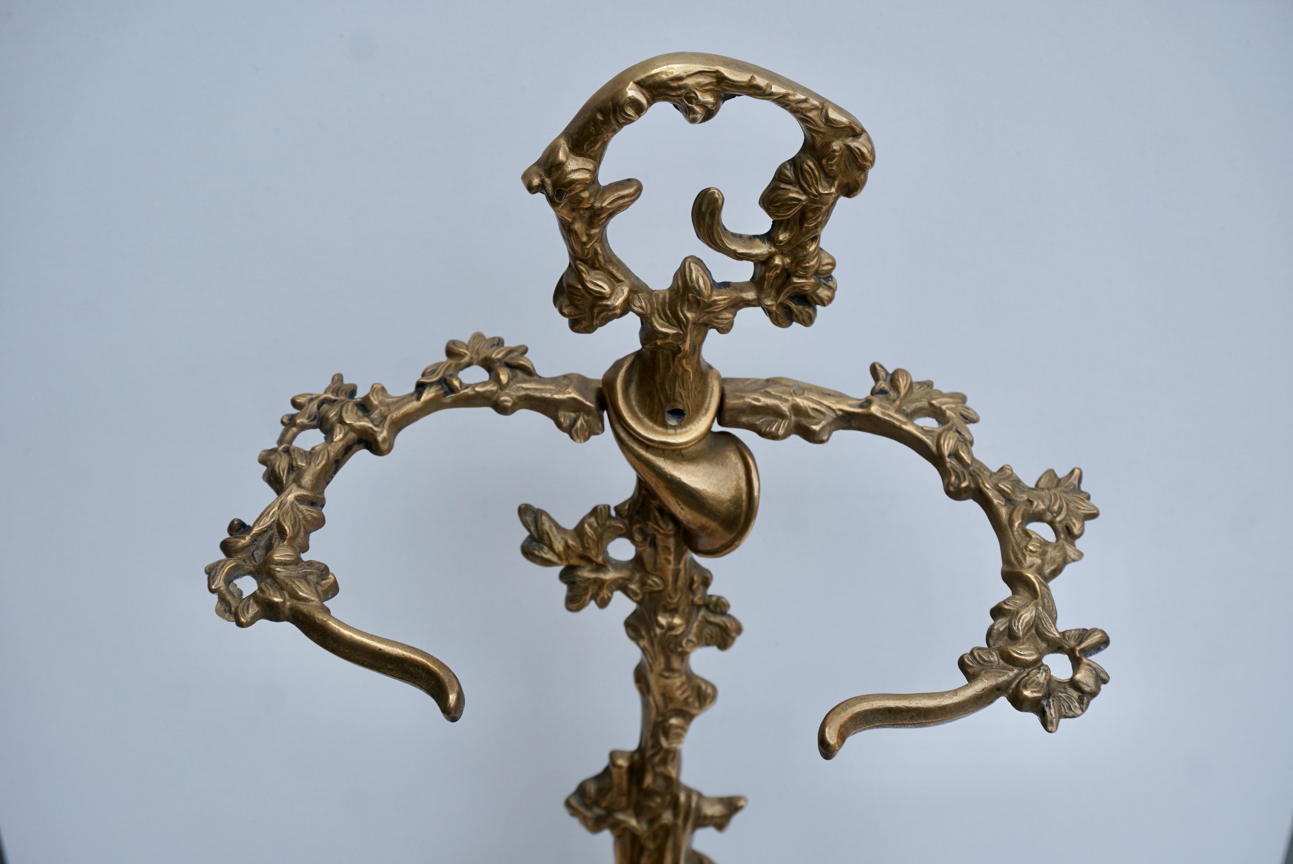 Französischer Napoleon III Bronze Umbrella Stand mit Jagdmotiven im Zustand „Gut“ im Angebot in Antwerp, BE