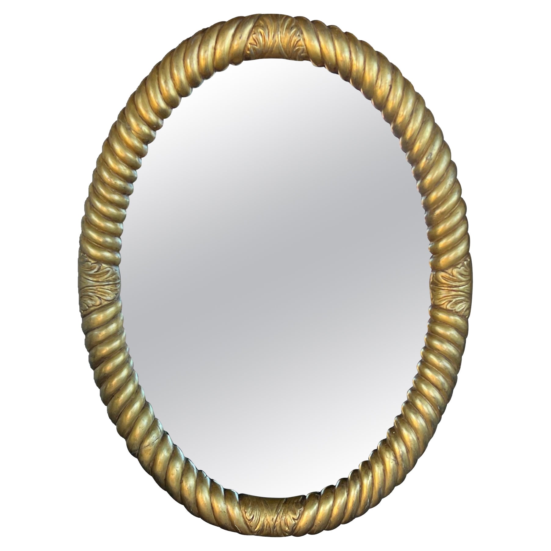 Miroir ovale français Napoléon III sculpté en bois doré à torsion de corde en vente