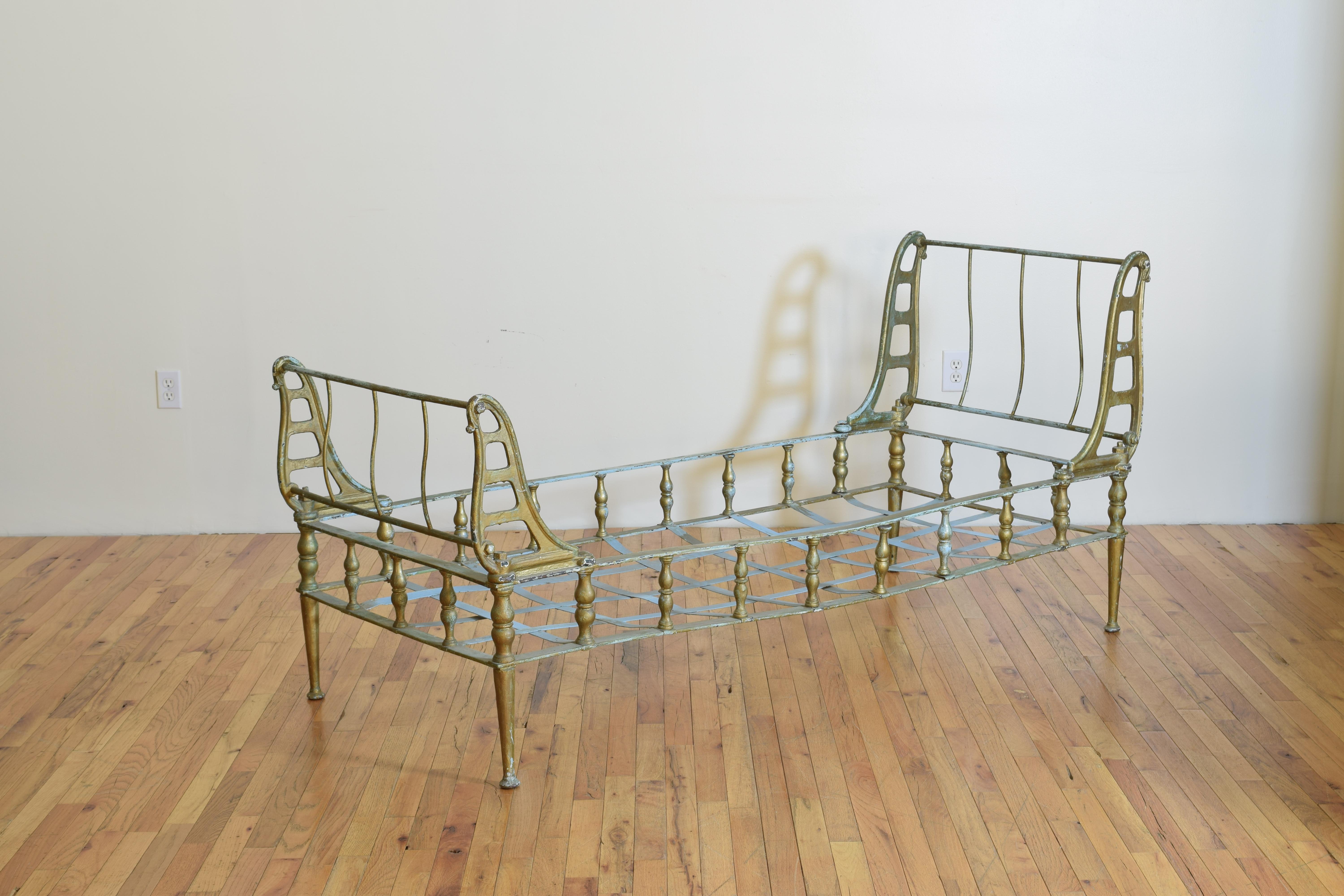 French Napoleon III Cast Iron and Painted Sleigh Daybed In Good Condition In Atlanta, GA