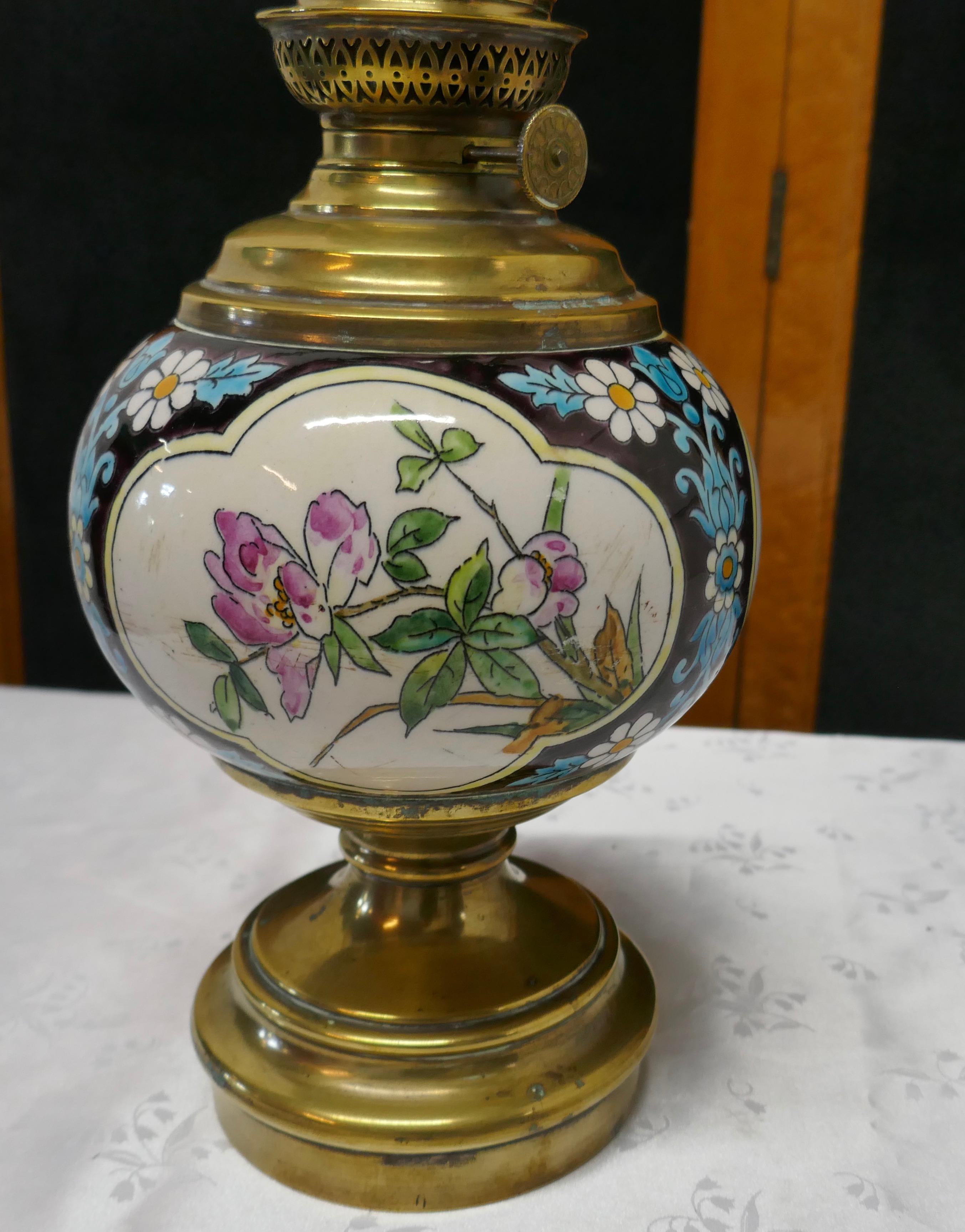 Provincial français Lampe à l'huile française Napoléon III décorée d'oiseaux et de fleurs en vente