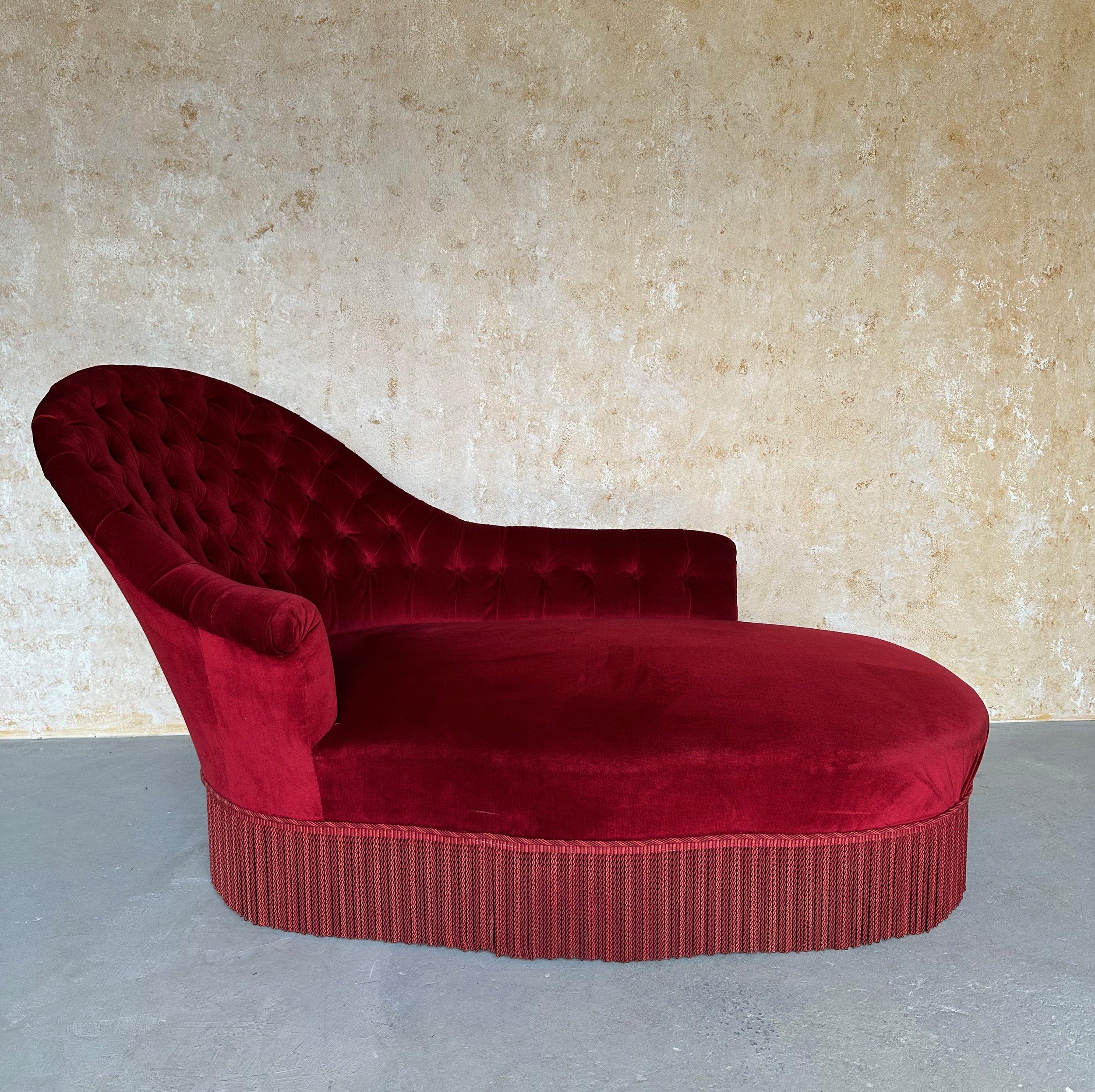 French Napoleon III Chaise in Red Velvet For Sale 5