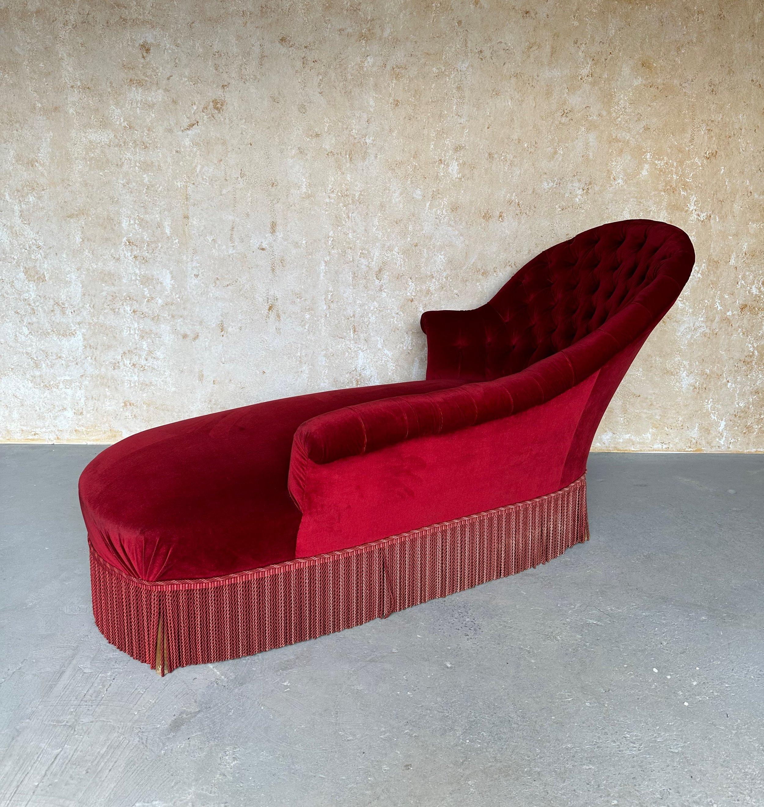 French Napoleon III Chaise in Red Velvet For Sale 7
