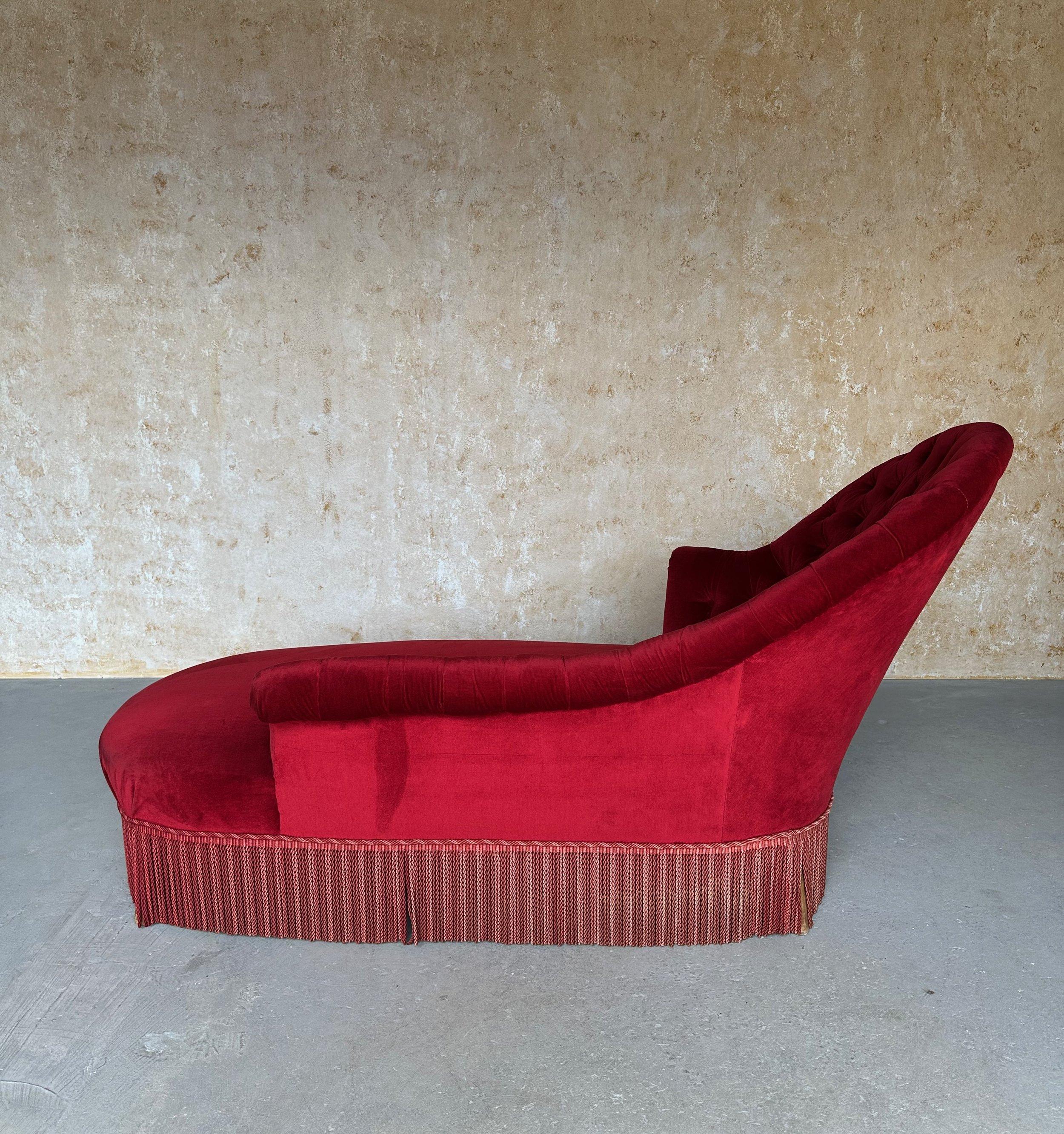 French Napoleon III Chaise in Red Velvet For Sale 9