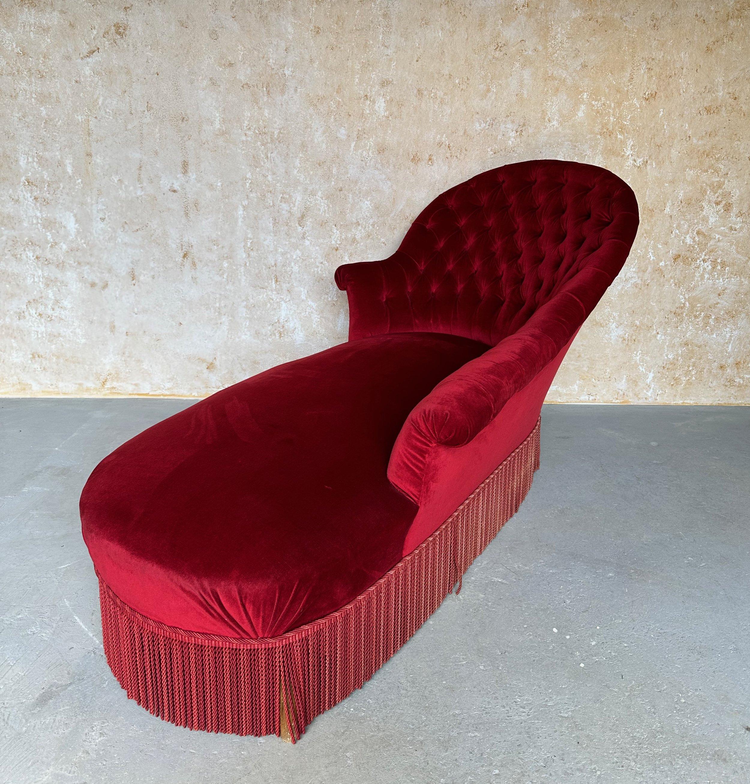 French Napoleon III Chaise in Red Velvet For Sale 3