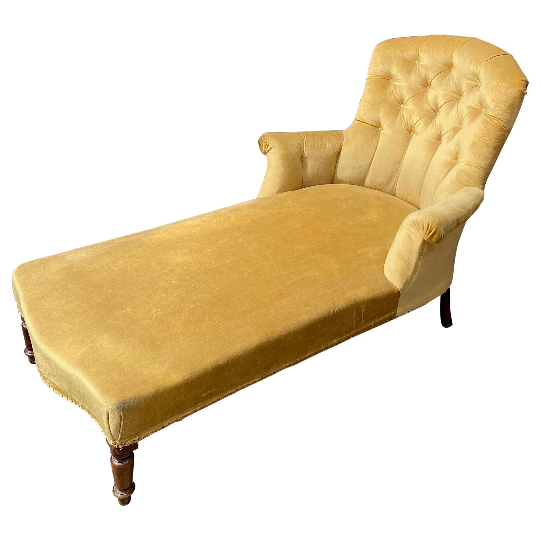 French Napoleon III Chaise Longue in Gold Velvet