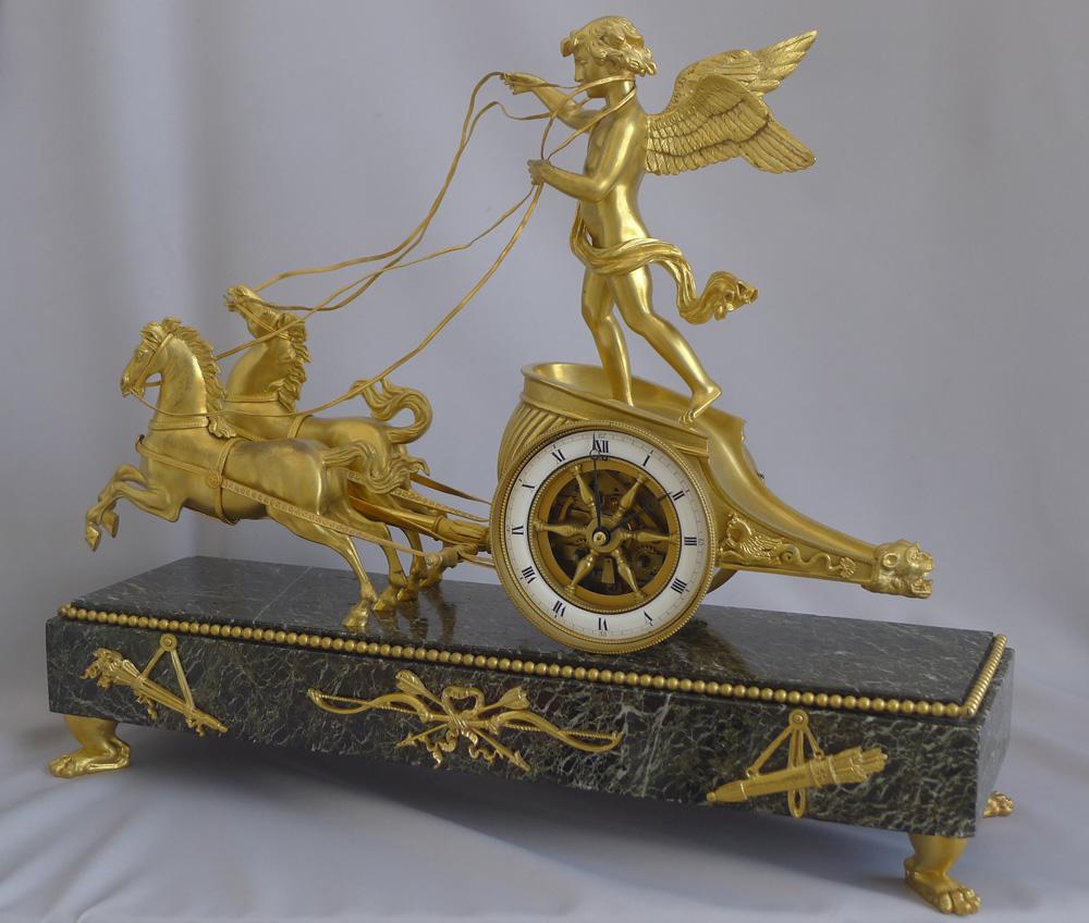 French Napoleon III chariot clock in ormolu & marble vert In Good Condition For Sale In London, GB