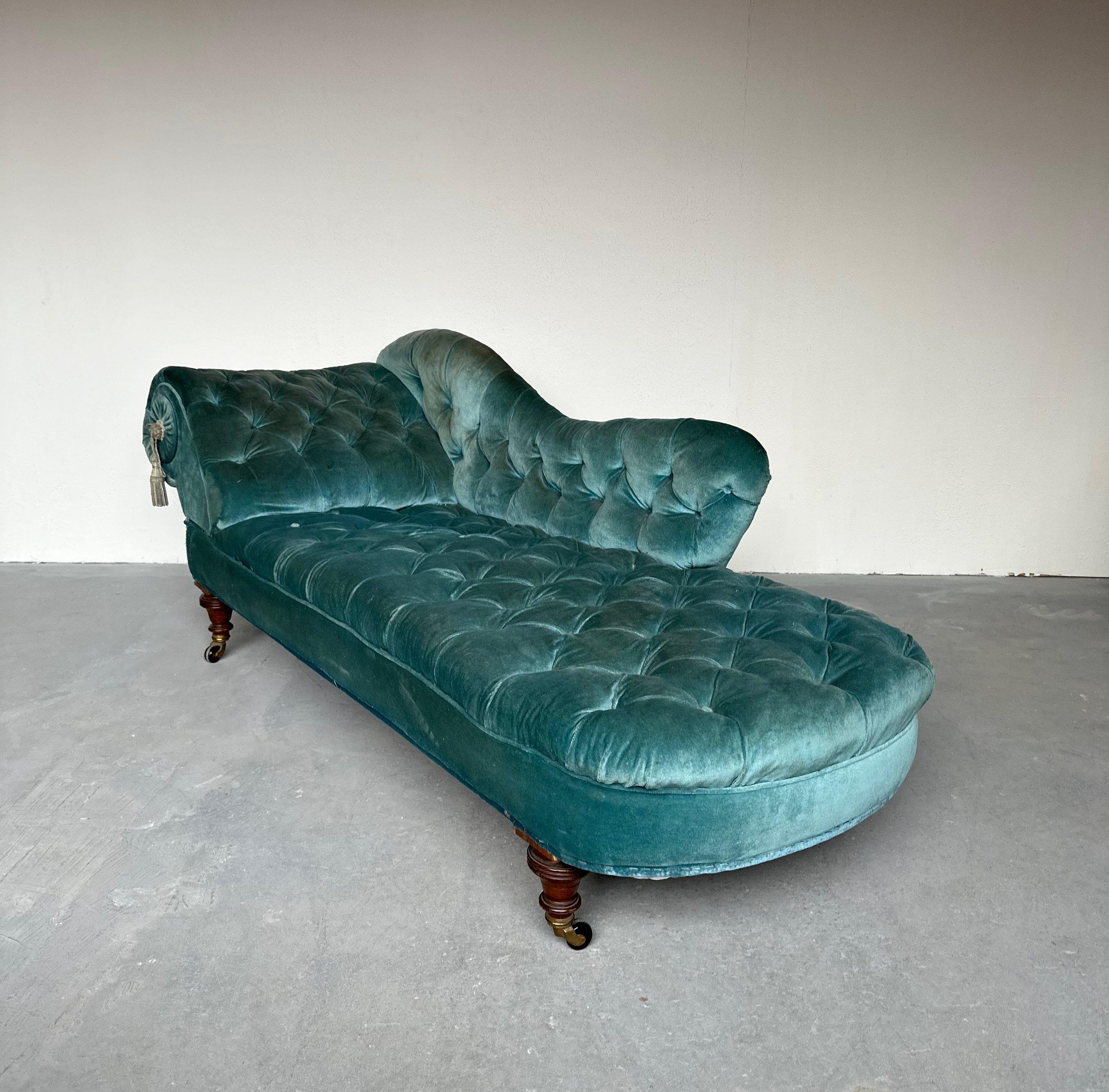 19th Century French Napoleon III Curved and Tufted Chaise Longue For Sale