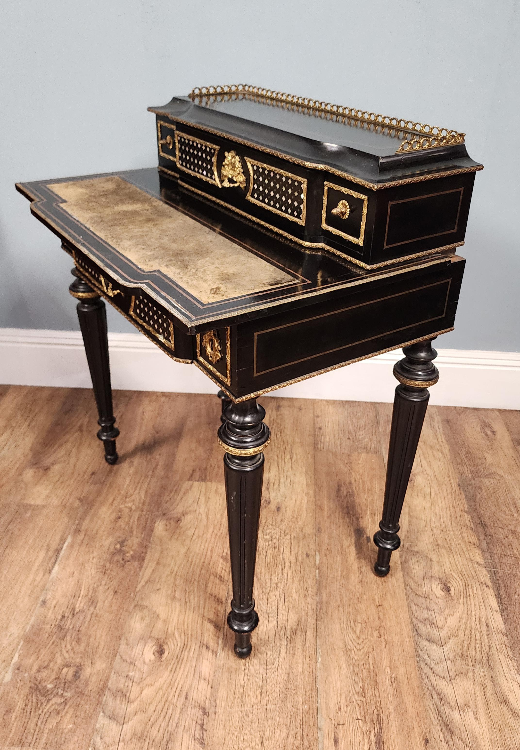 Scrivania francese Napoleone III in bronzo dorato ed ebanizzato Bonheur-du-Jour 1880 in vendita 4
