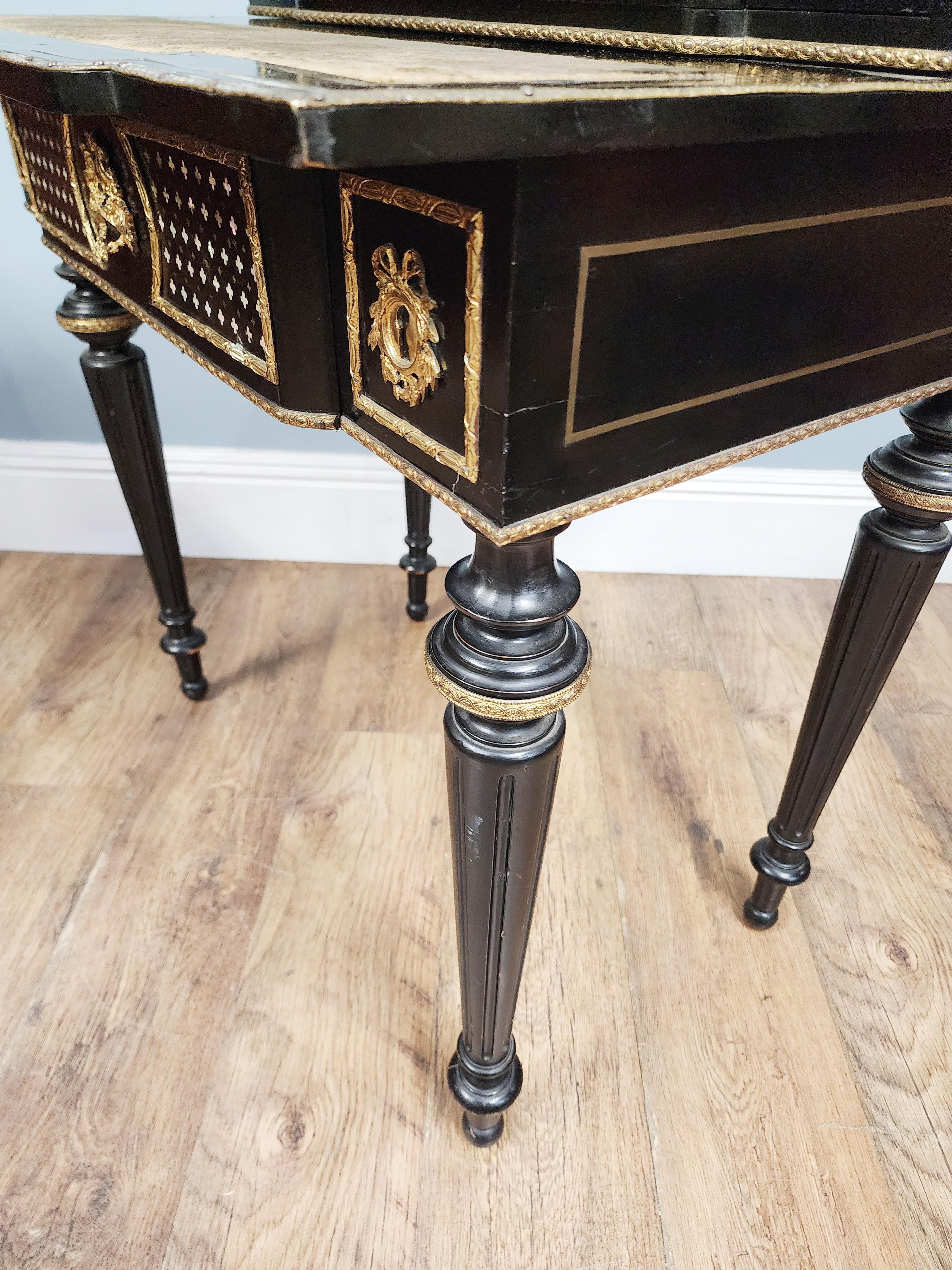 Scrivania francese Napoleone III in bronzo dorato ed ebanizzato Bonheur-du-Jour 1880 in vendita 5