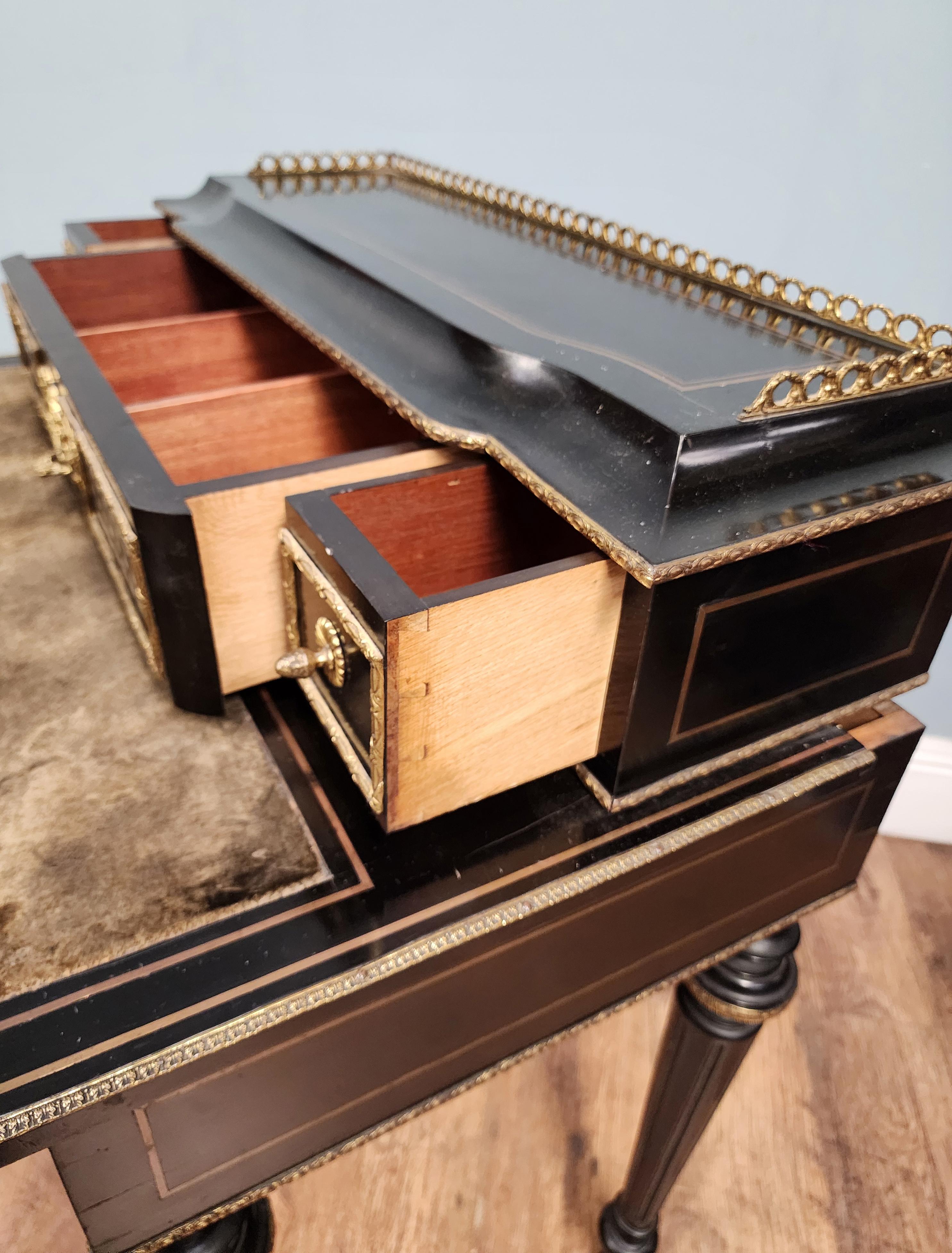 Scrivania francese Napoleone III in bronzo dorato ed ebanizzato Bonheur-du-Jour 1880 in vendita 7