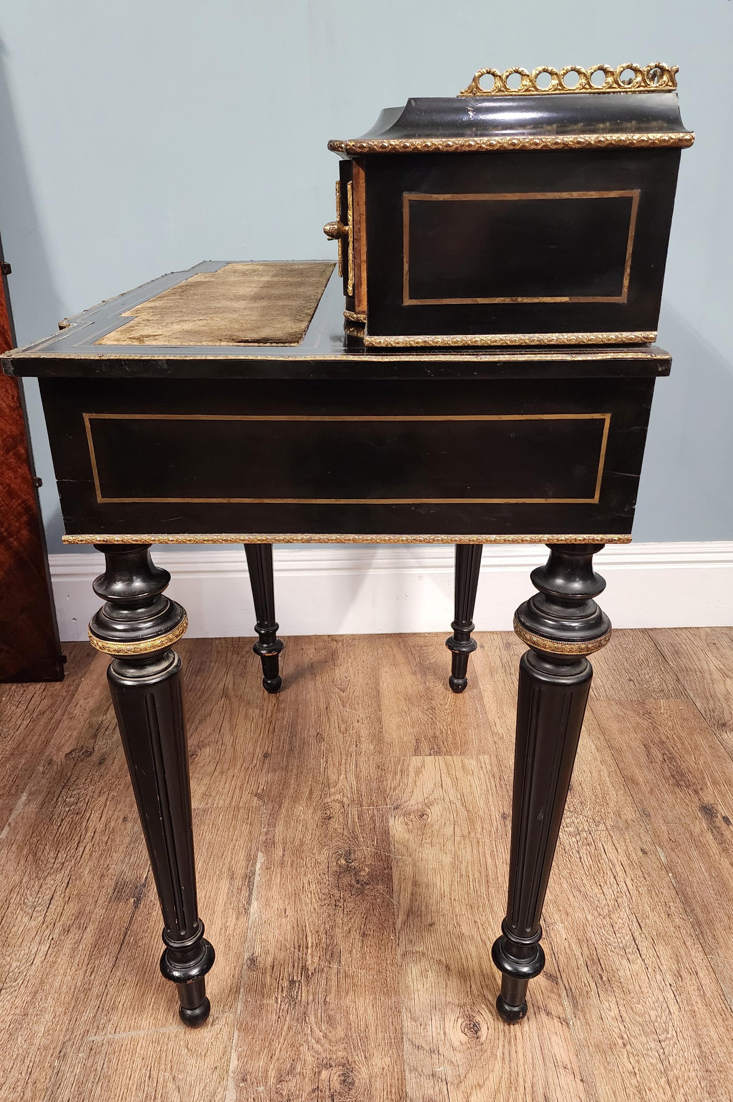 Scrivania francese Napoleone III in bronzo dorato ed ebanizzato Bonheur-du-Jour 1880 in vendita 8