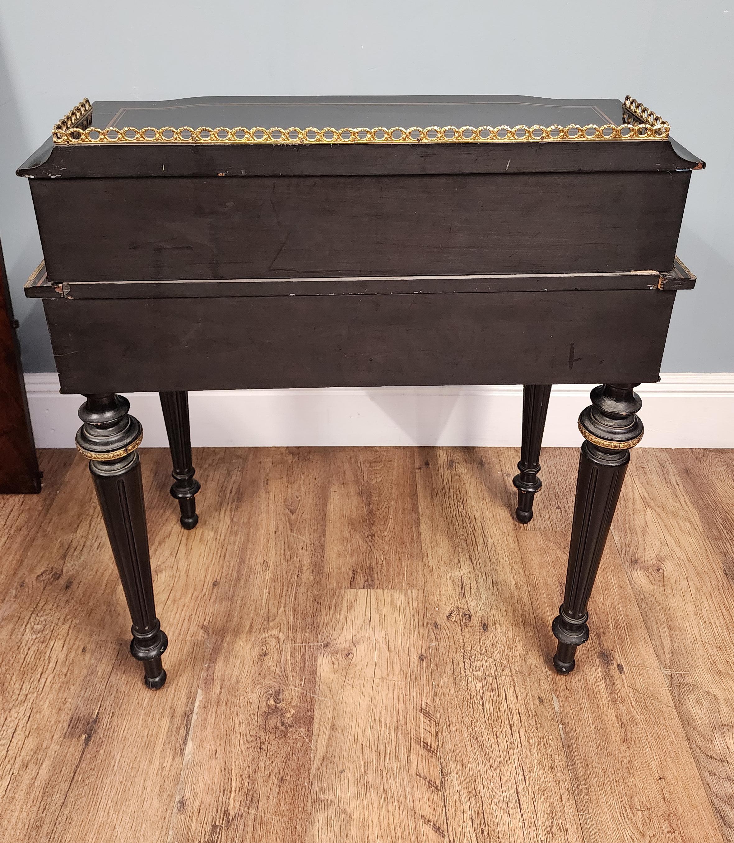 Scrivania francese Napoleone III in bronzo dorato ed ebanizzato Bonheur-du-Jour 1880 in vendita 9