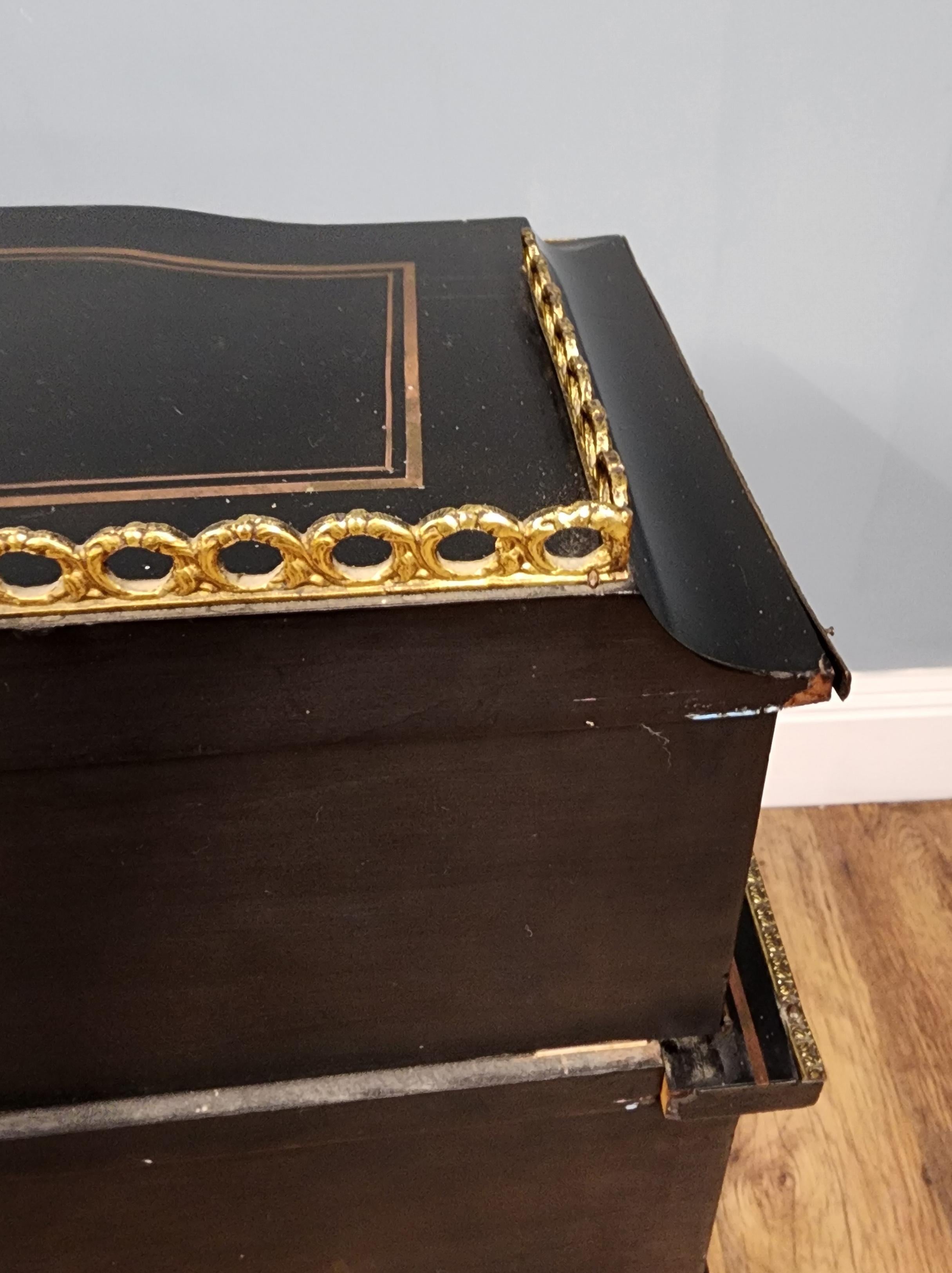 Scrivania francese Napoleone III in bronzo dorato ed ebanizzato Bonheur-du-Jour 1880 in vendita 11