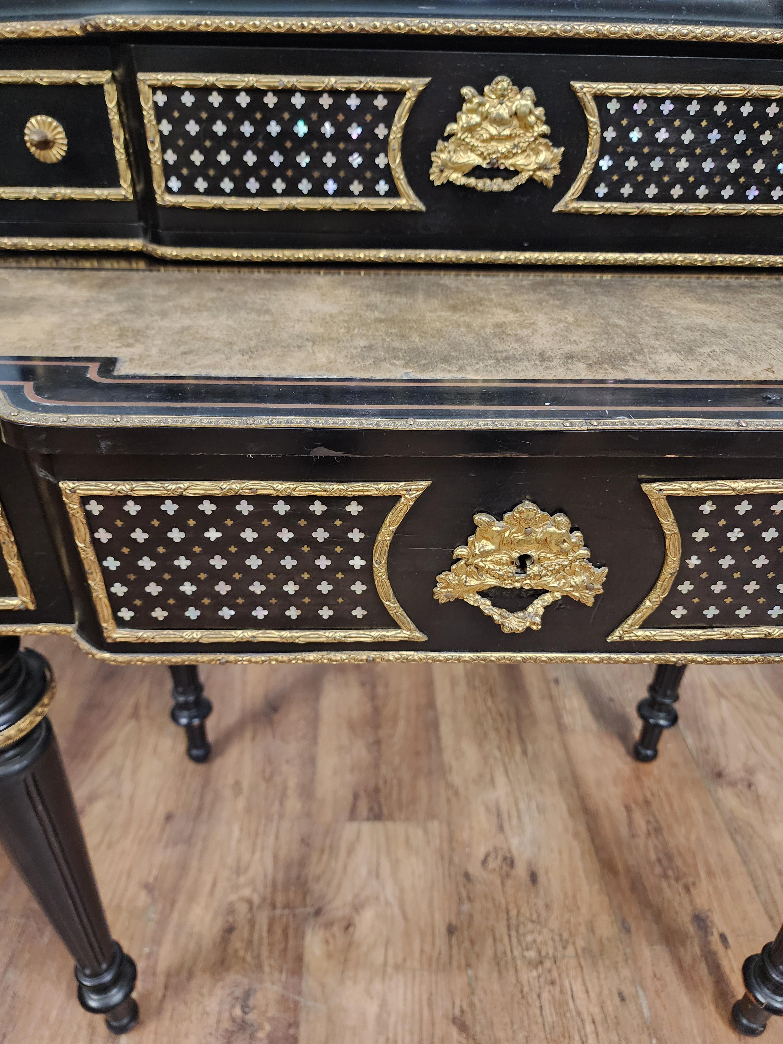 Fine XIX secolo Scrivania francese Napoleone III in bronzo dorato ed ebanizzato Bonheur-du-Jour 1880 in vendita