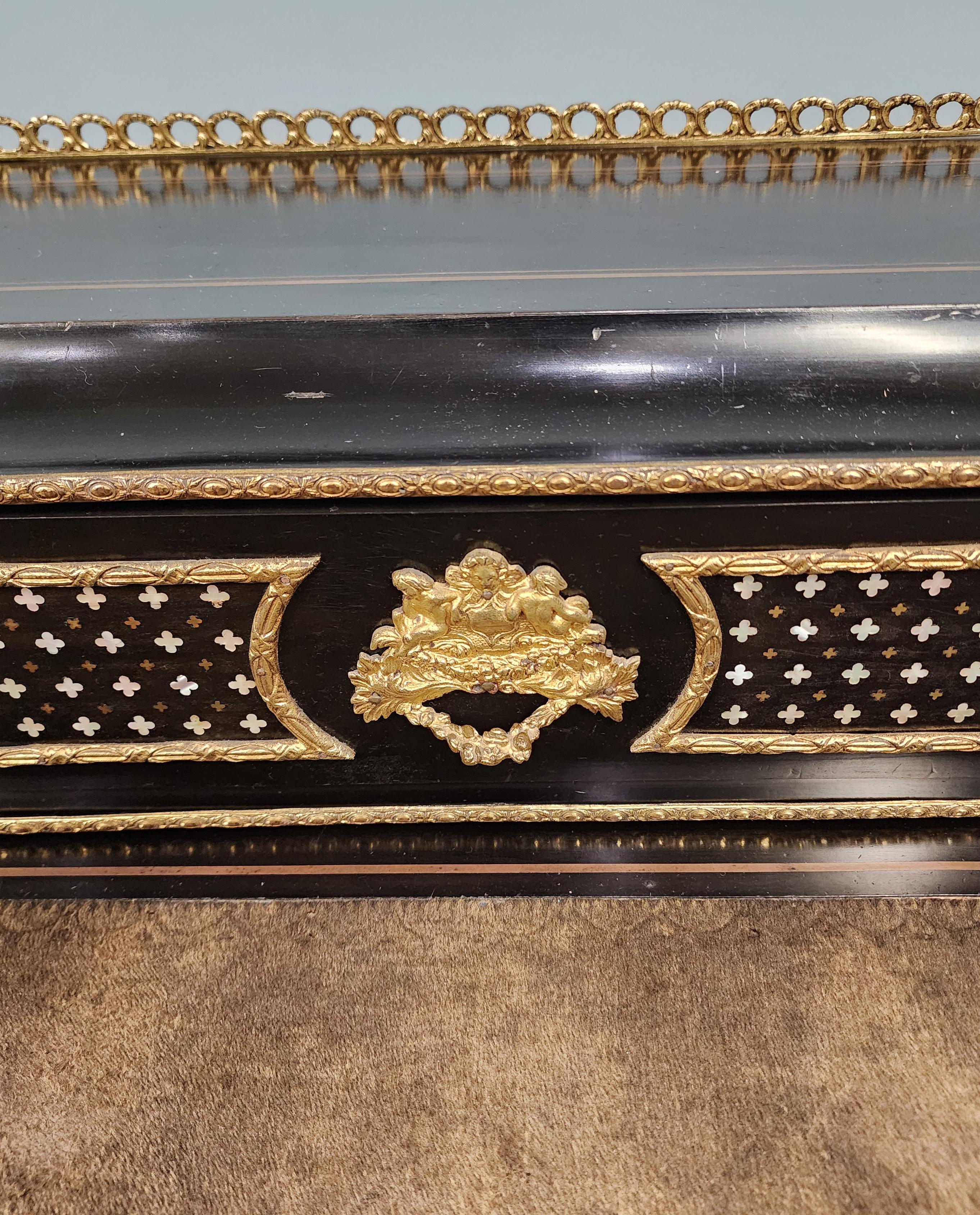 Bronzo Scrivania francese Napoleone III in bronzo dorato ed ebanizzato Bonheur-du-Jour 1880 in vendita