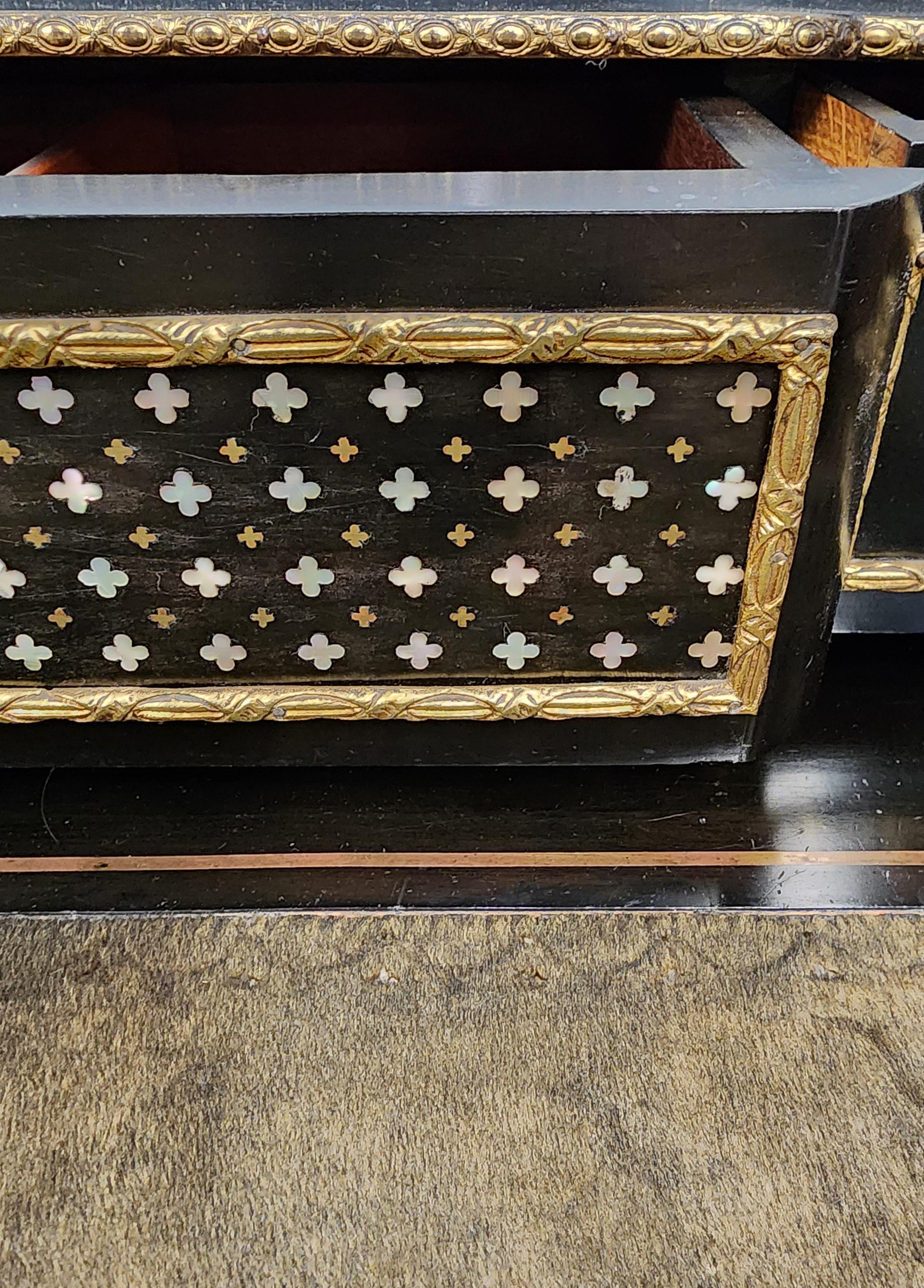 Scrivania francese Napoleone III in bronzo dorato ed ebanizzato Bonheur-du-Jour 1880 in vendita 3