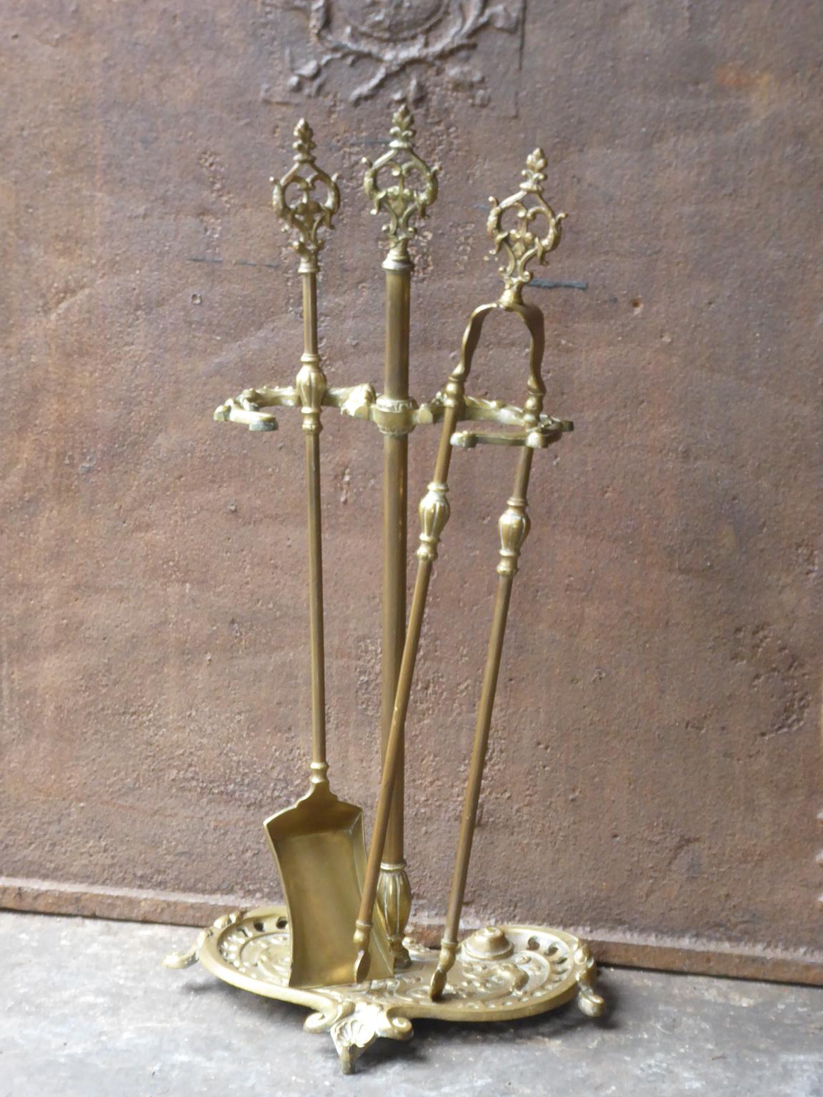 19th-20th century French Napoleon III fireplace tool set. The fire irons consist of a stand and two fireplace tools. They are made of brass. The fire tools are in a good condition and are fully functional.








 