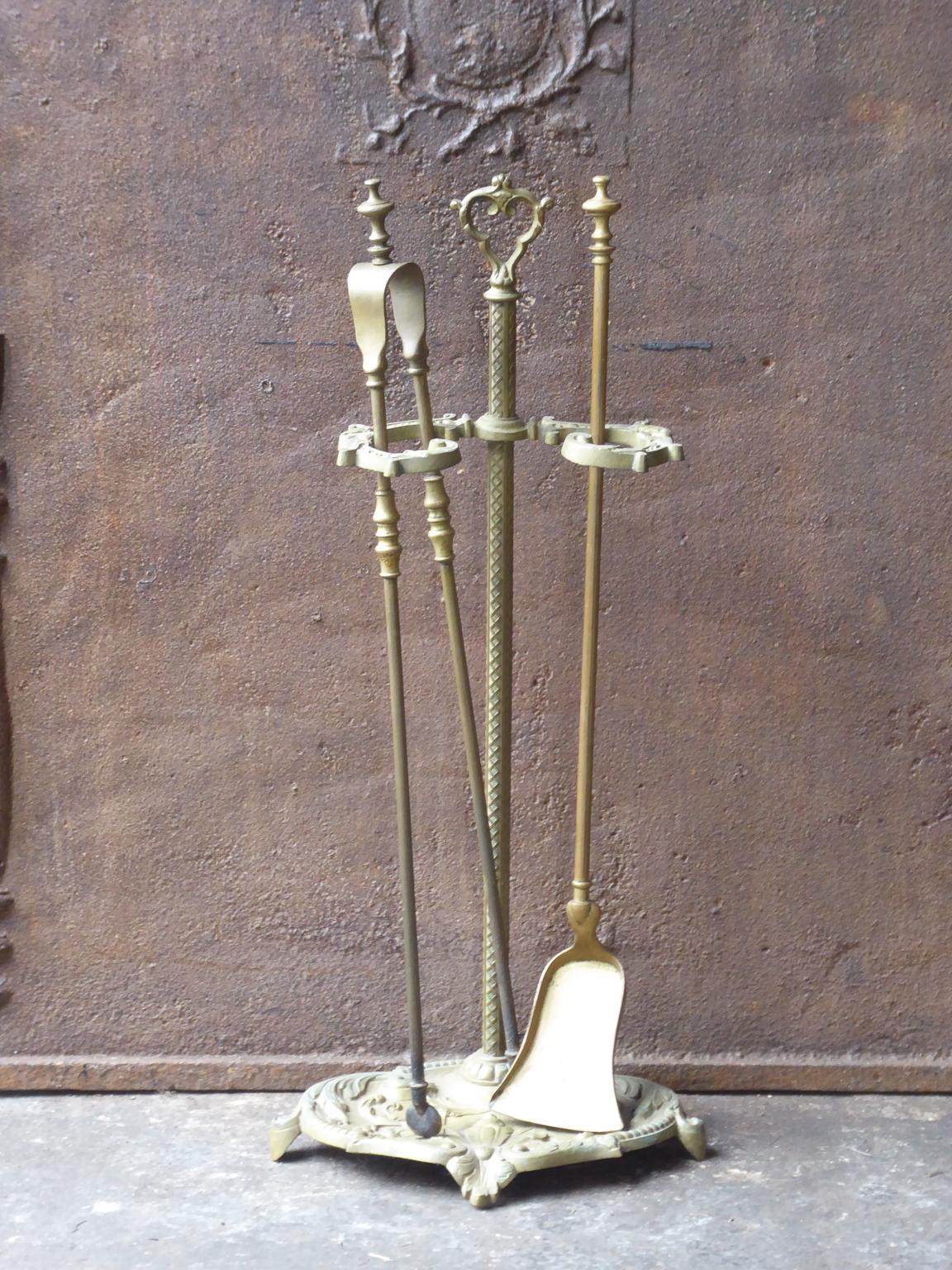 19th-20th century French Napoleon III fireplace tool set. The fire irons consist of a stand and two fireplace tools. They are made of brass. The fire tools are in a good condition and are fully functional.








 