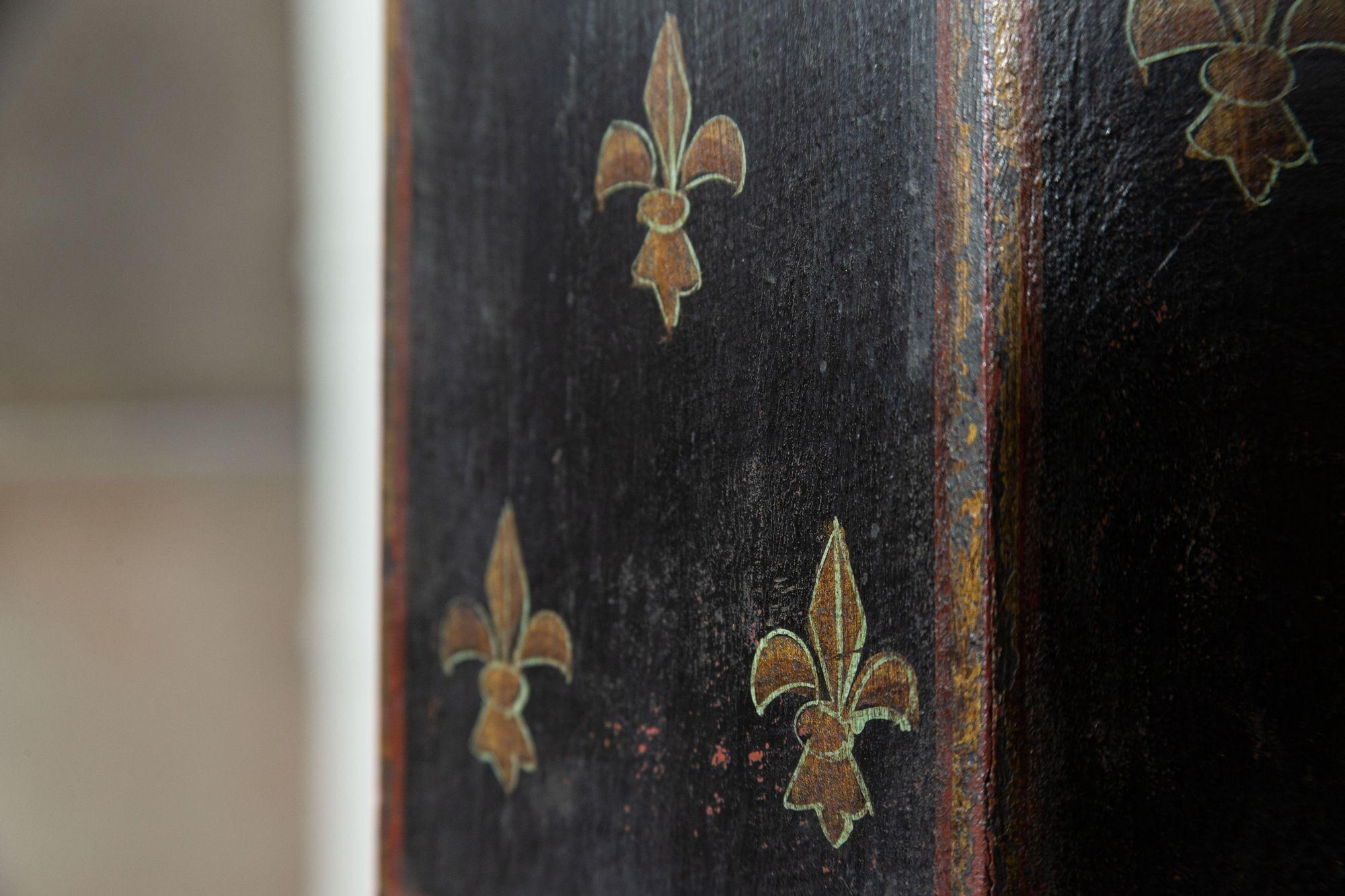 French Napoleon III Fleur De Lis Painted Umbrella Stand In Good Condition For Sale In Staffordshire, GB