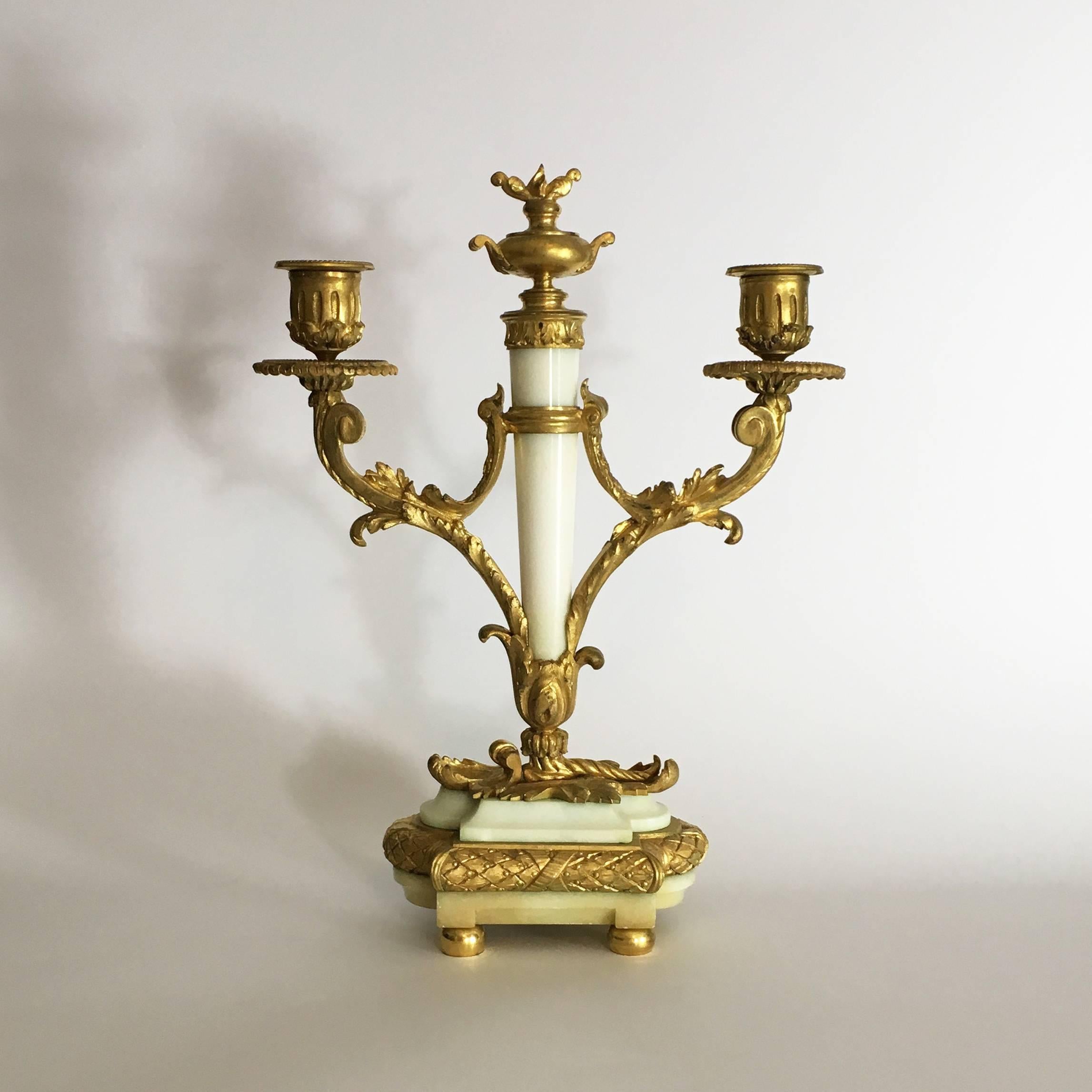 French Napoleon III Gilt Bronze and White Marble Clock Set For Sale 4