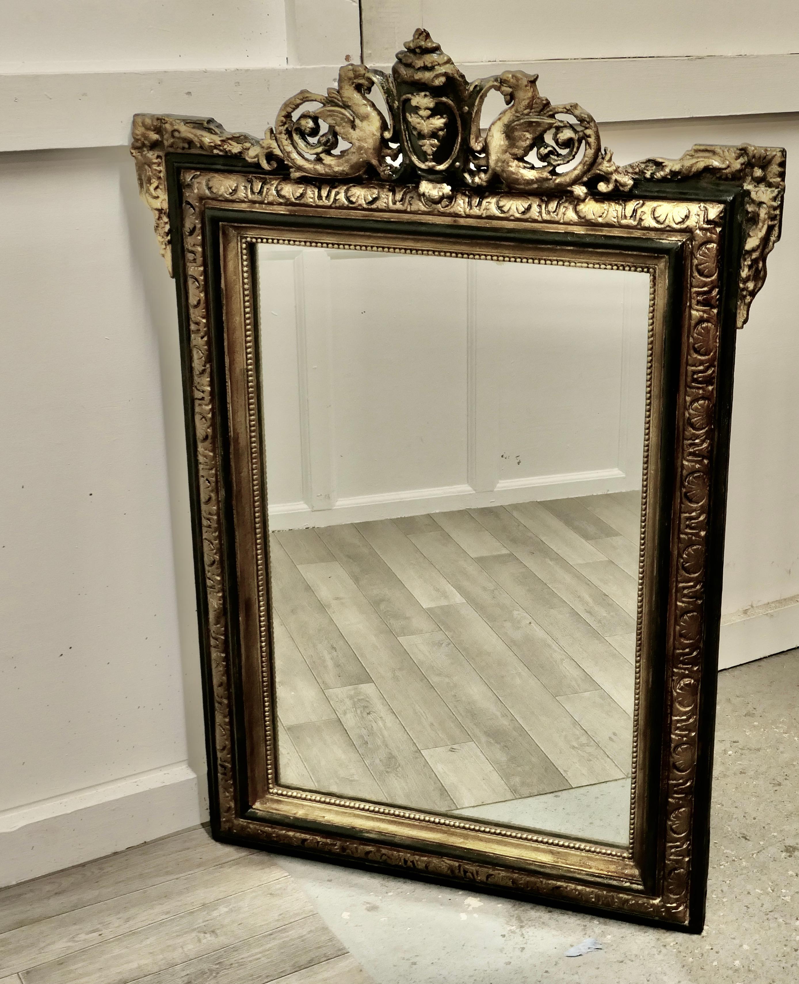 XIXe siècle Miroir mural doré Napoléon III, écusson de dragon