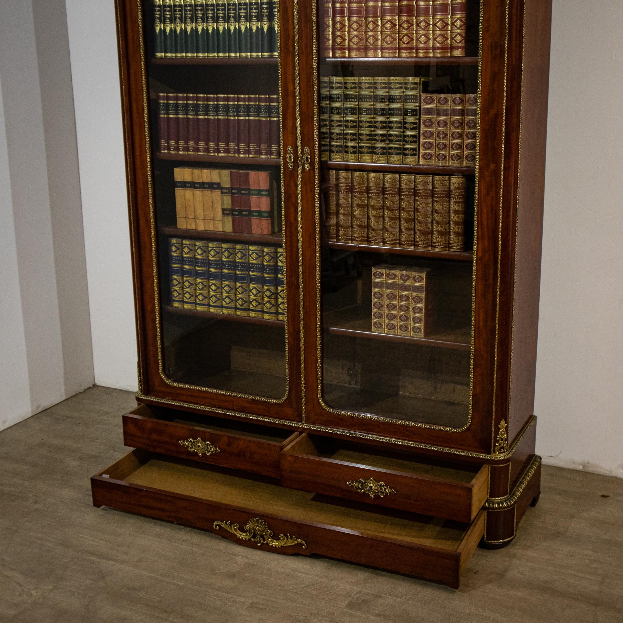 French Napoleon III Glazed Ormolu Bookcase In Good Condition For Sale In Newark, GB