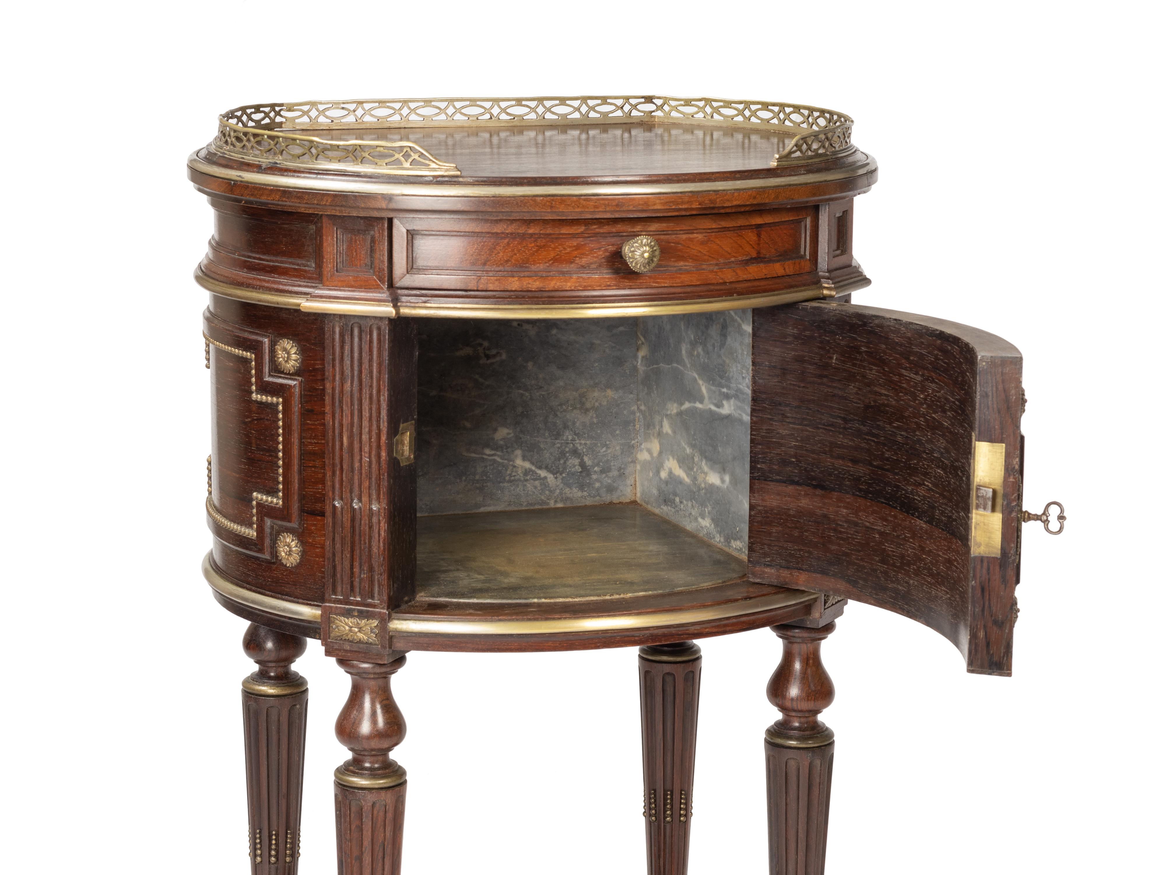 French Napoleon III Hand Carved Bedside Tables Nightstands For Sale 4
