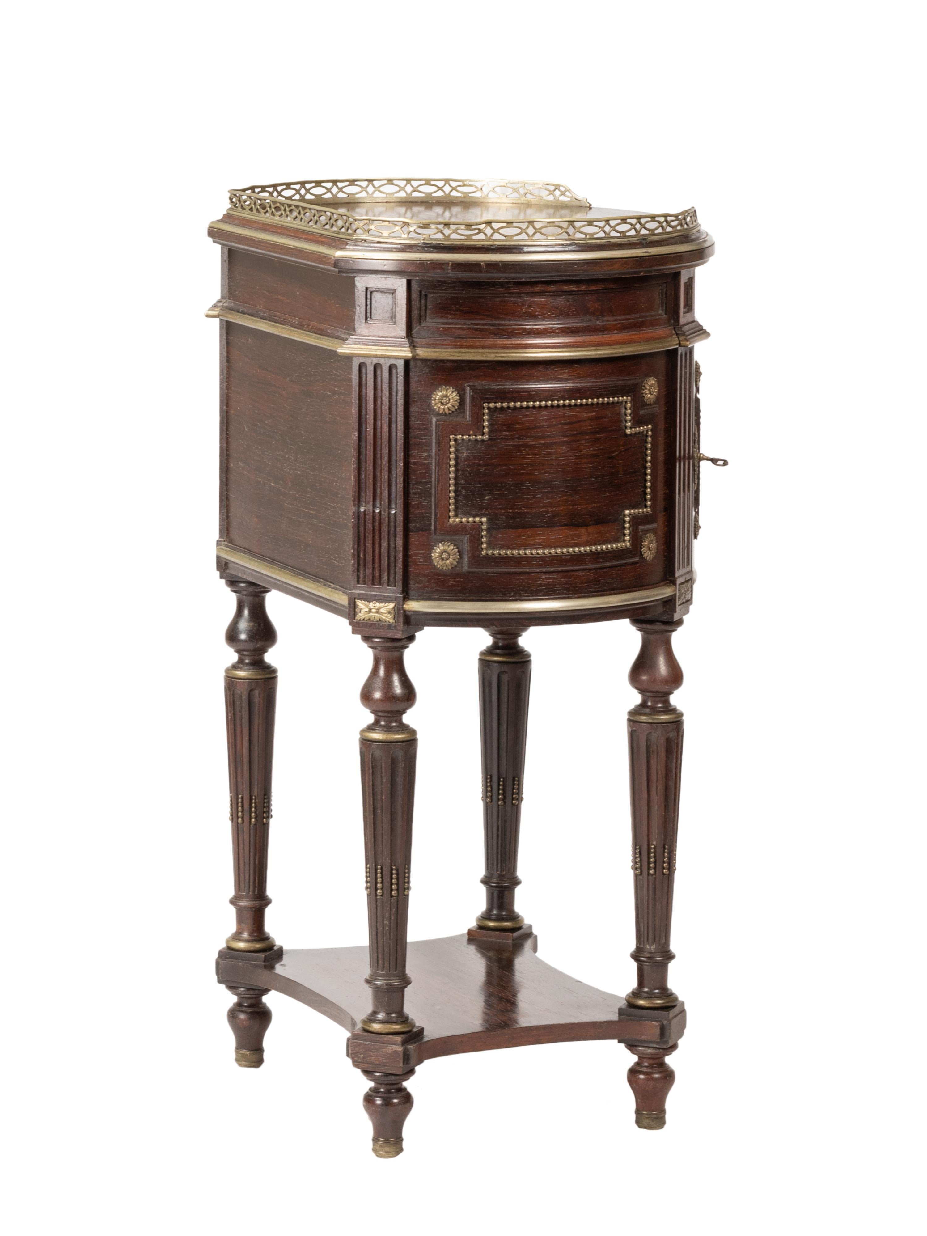 19th Century French Napoleon III Hand Carved Bedside Tables Nightstands For Sale