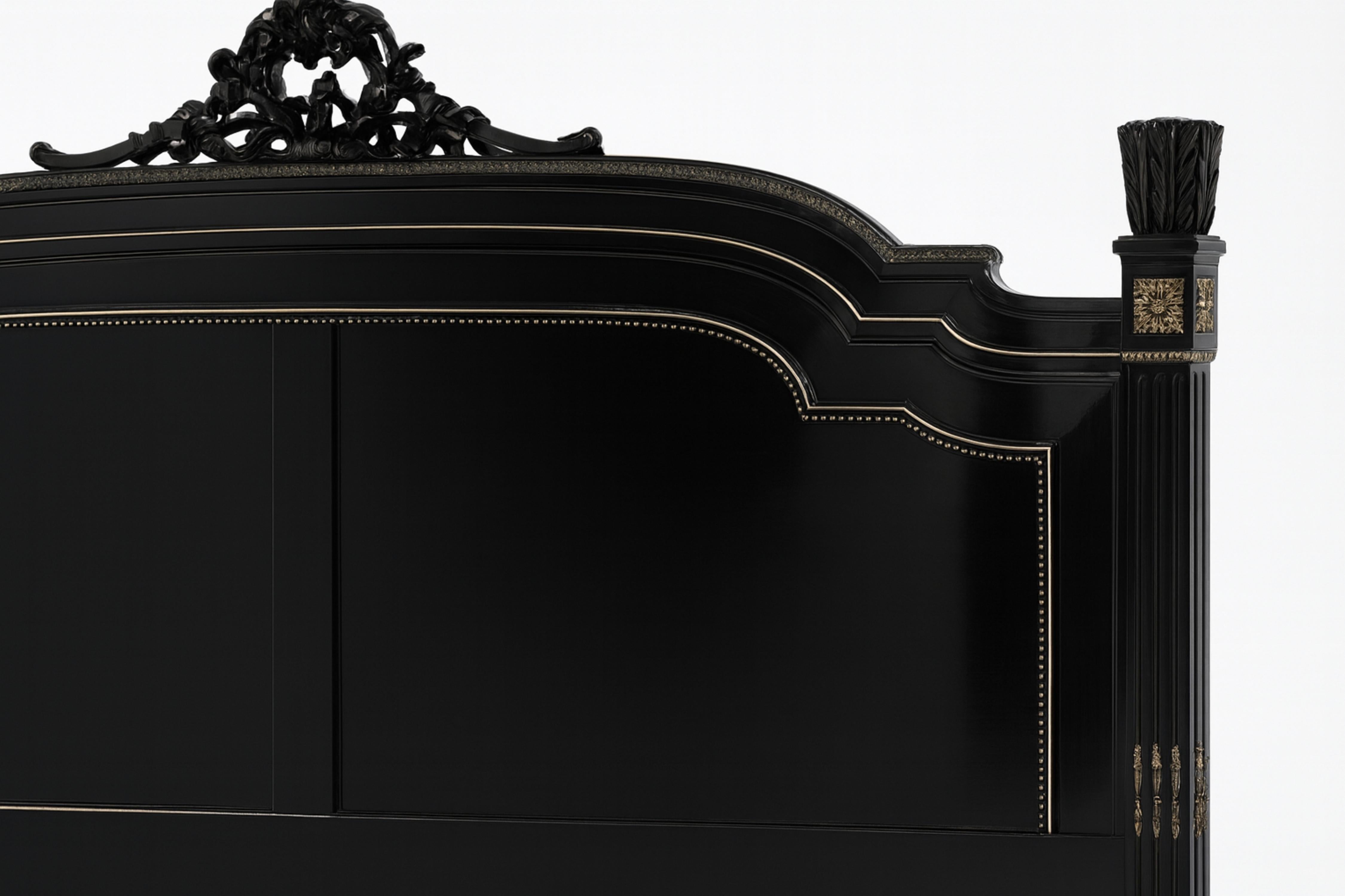 Lit français Napoléon III en noyer sculpté à la main et laqué noir Bon état - En vente à Lisbon, PT