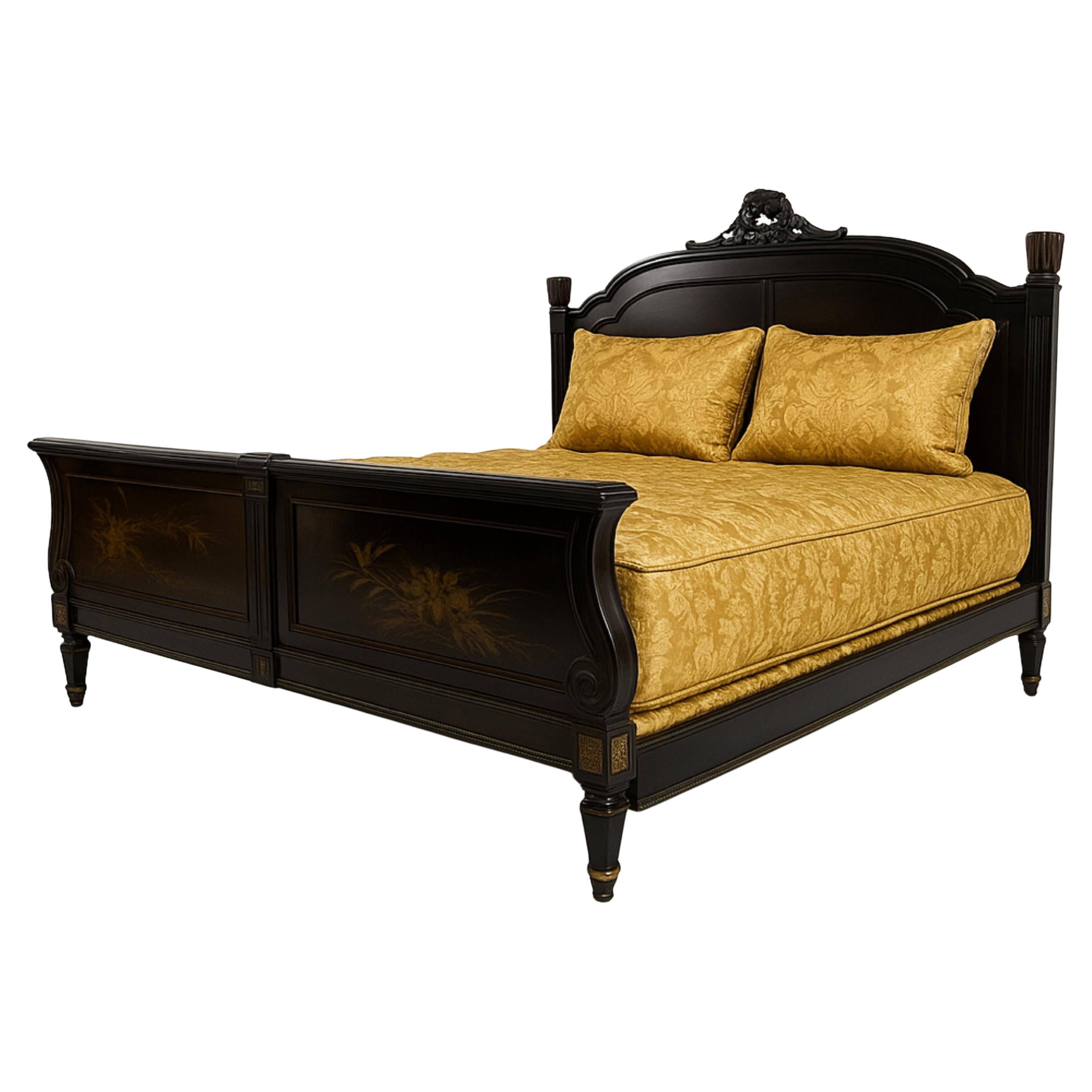 Lit français Napoléon III en noyer sculpté à la main et laqué noir